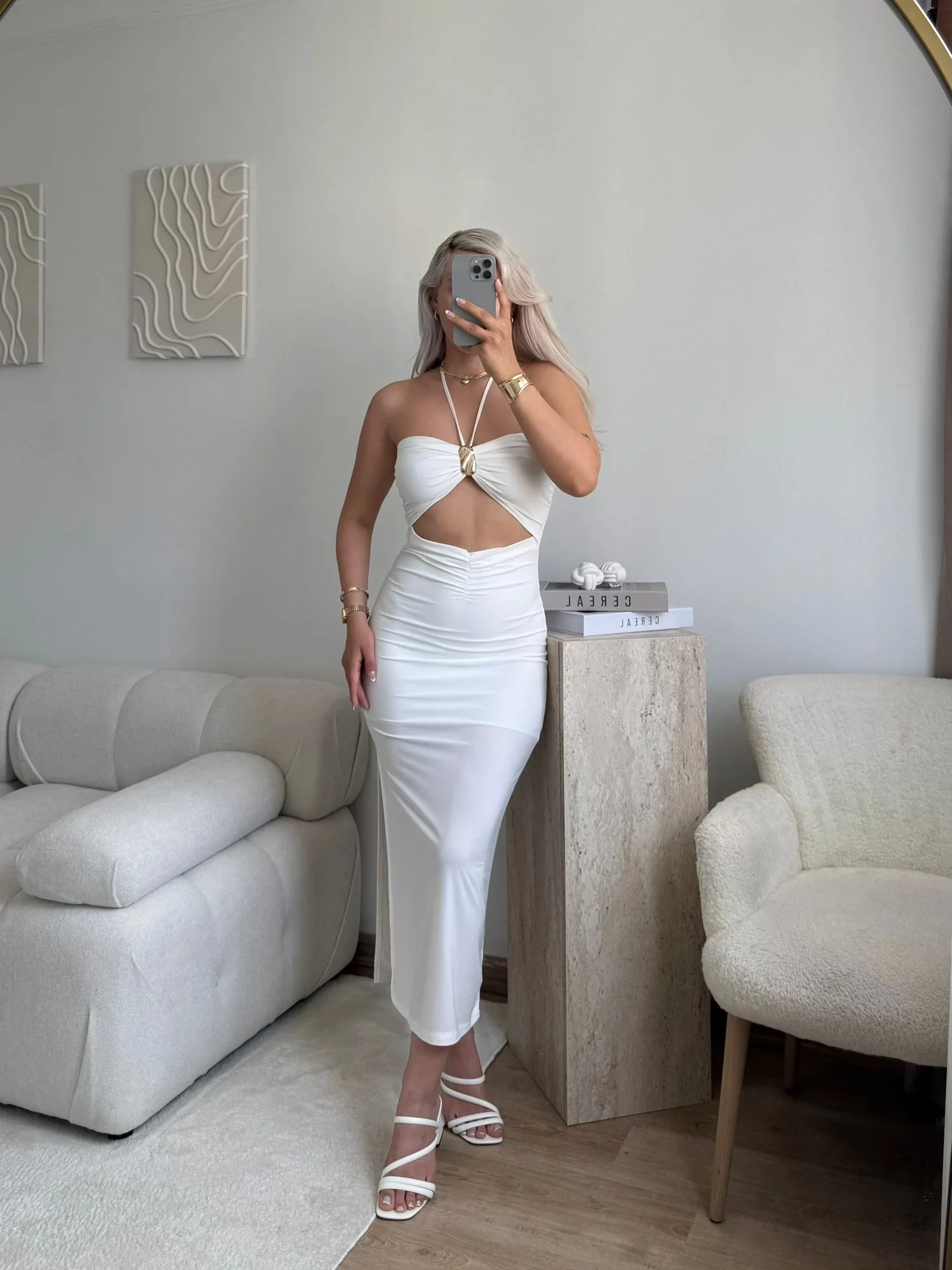 Göğüs Aksesuar Yırtmaçlı Elbise - BEYAZ