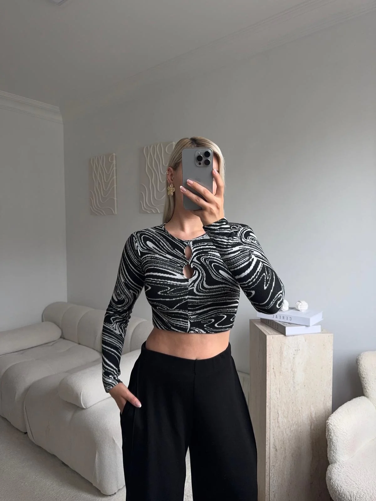 Göğüs Pencere Desenli Crop