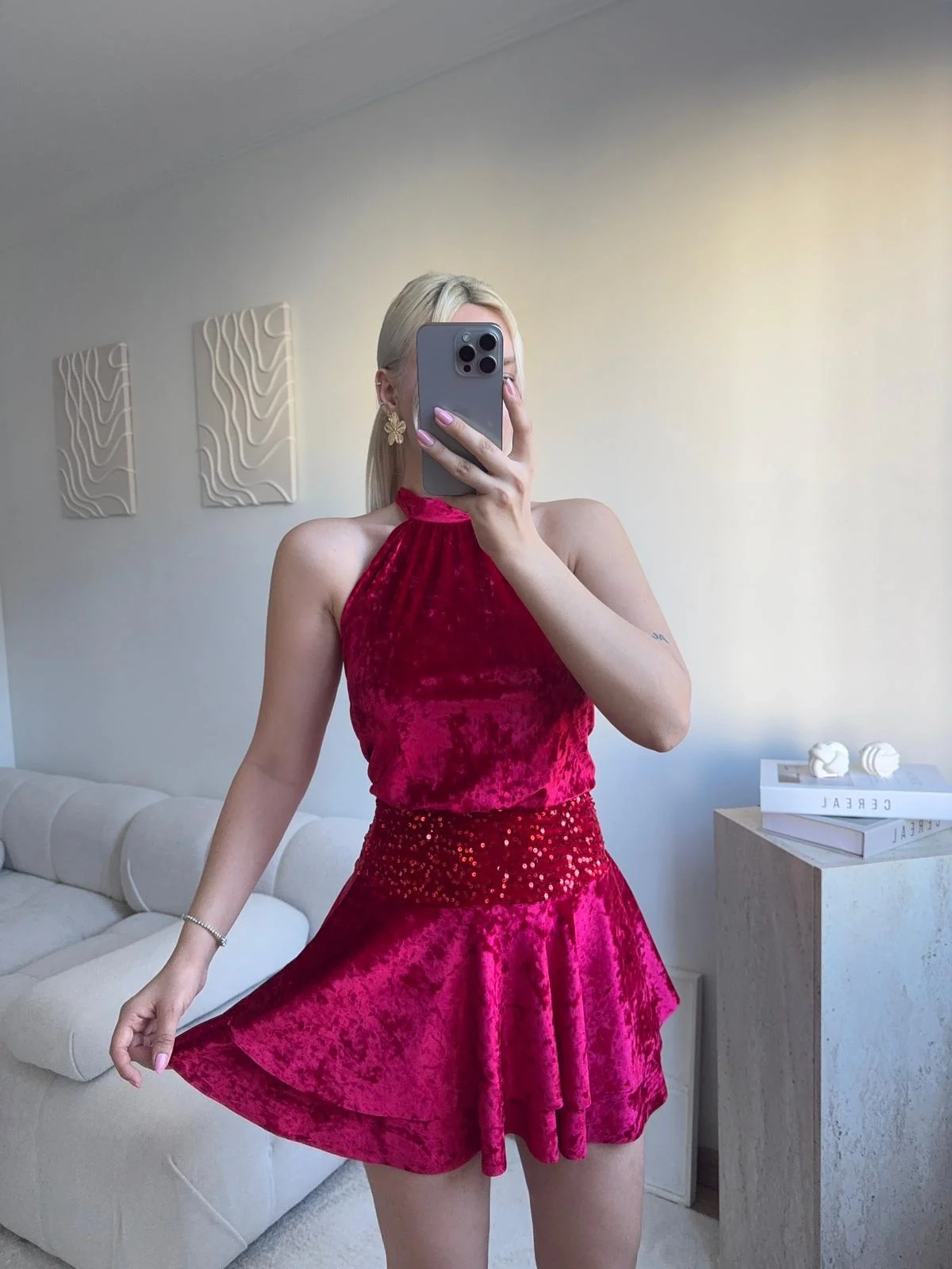 Kadife Halter Yaka Sırtı Açık Payet Mini Elbise - KIRMIZI