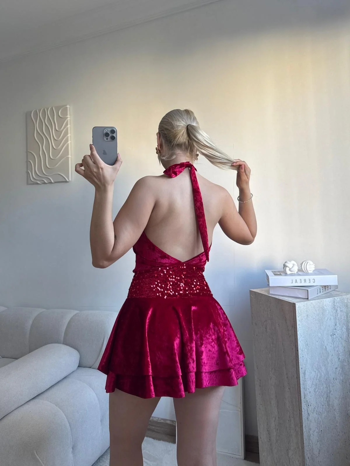 Kadife Halter Yaka Sırtı Açık Payet Mini Elbise - KIRMIZI