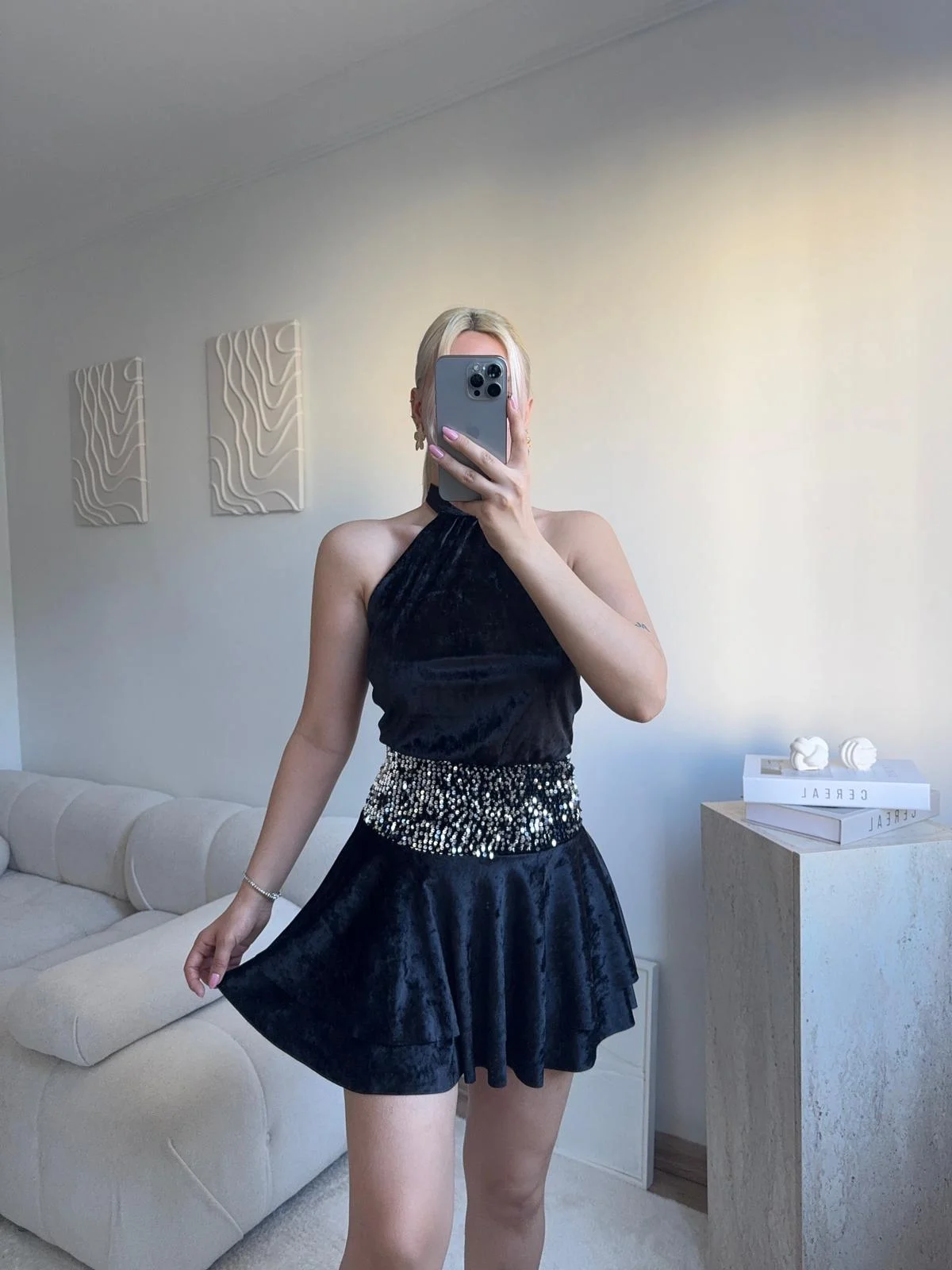 Kadife Halter Yaka Sırtı Açık Payet Mini Elbise - SİYAH