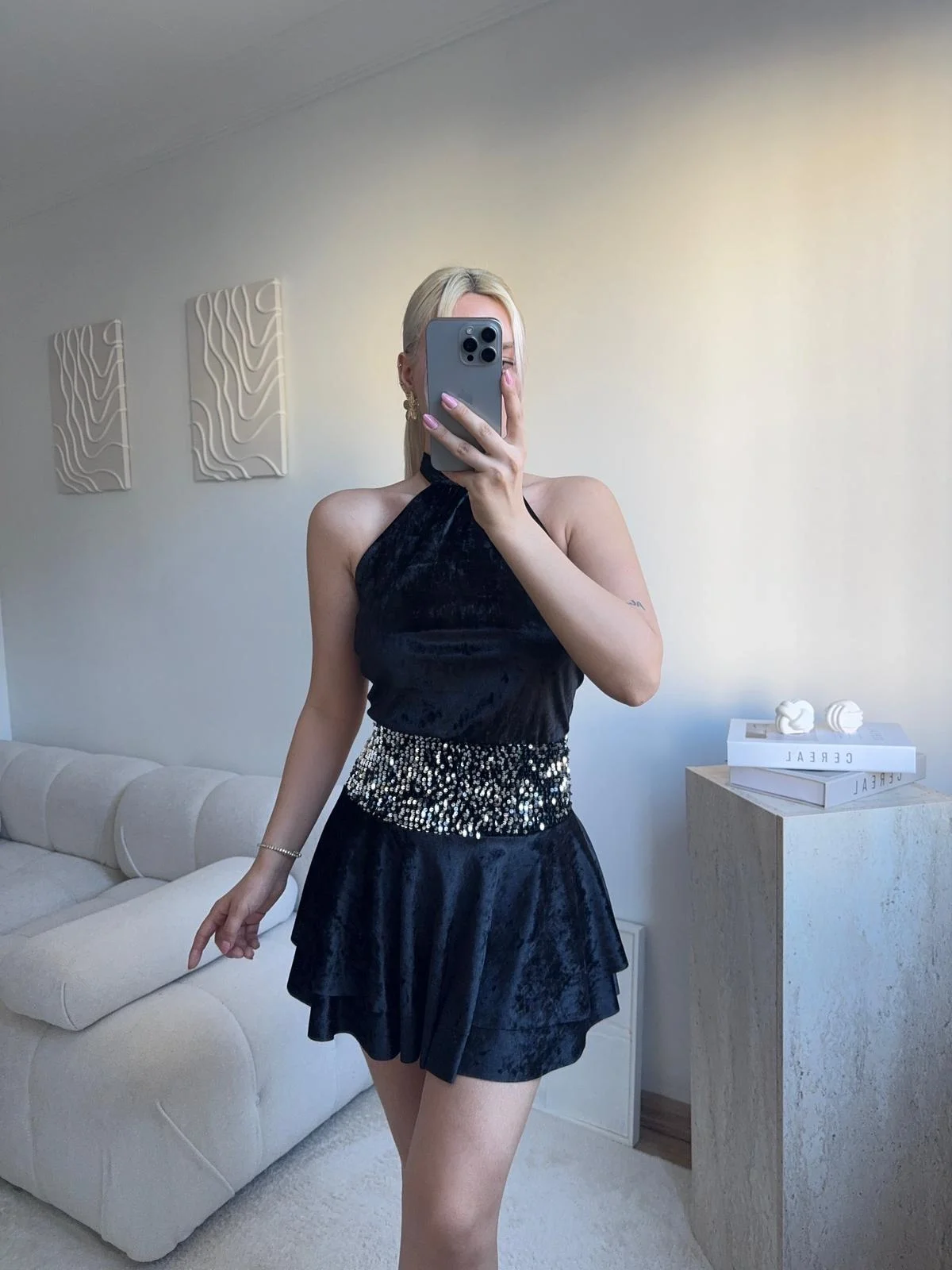 Kadife Halter Yaka Sırtı Açık Payet Mini Elbise - SİYAH