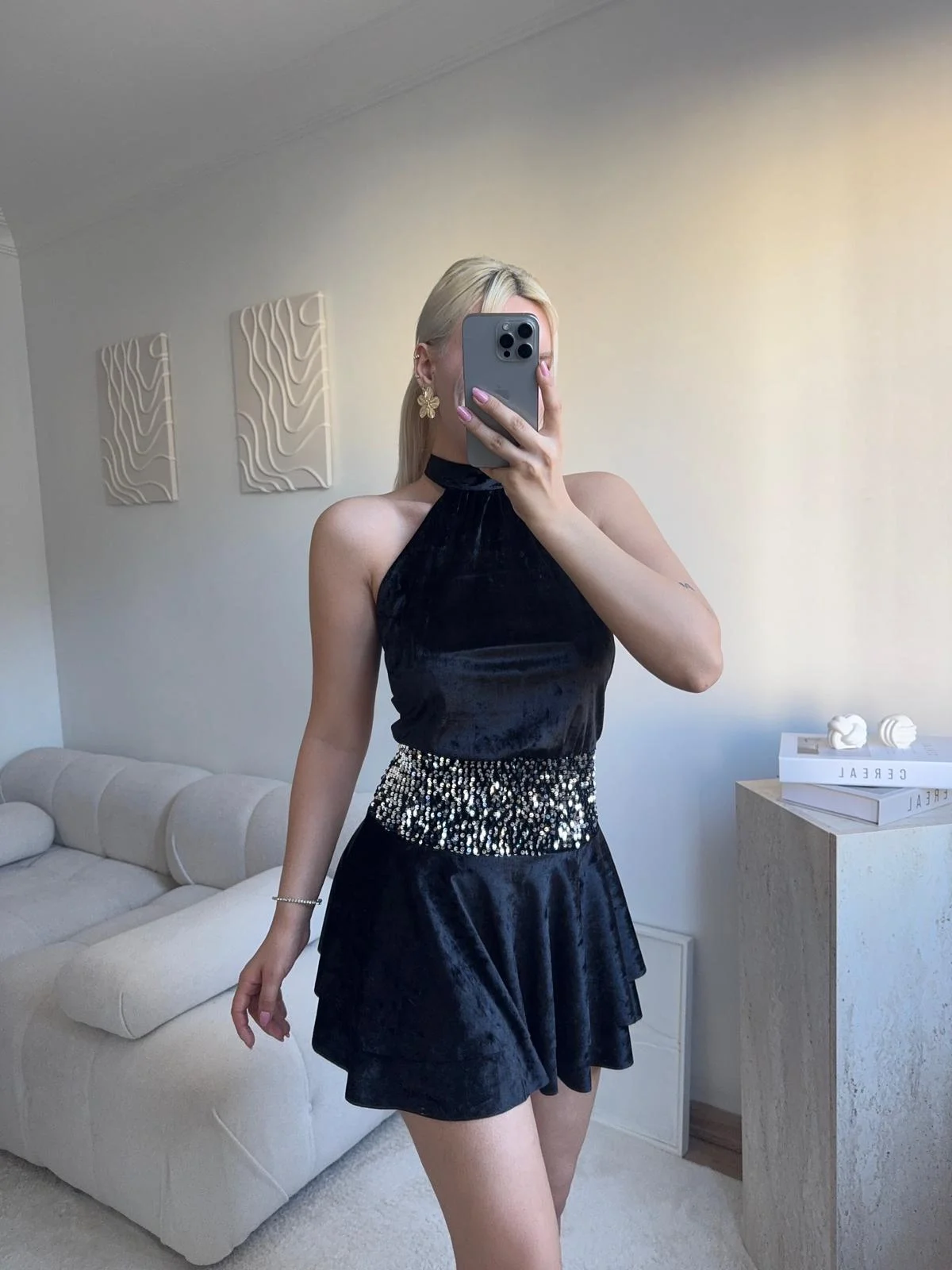 Kadife Halter Yaka Sırtı Açık Payet Mini Elbise - SİYAH