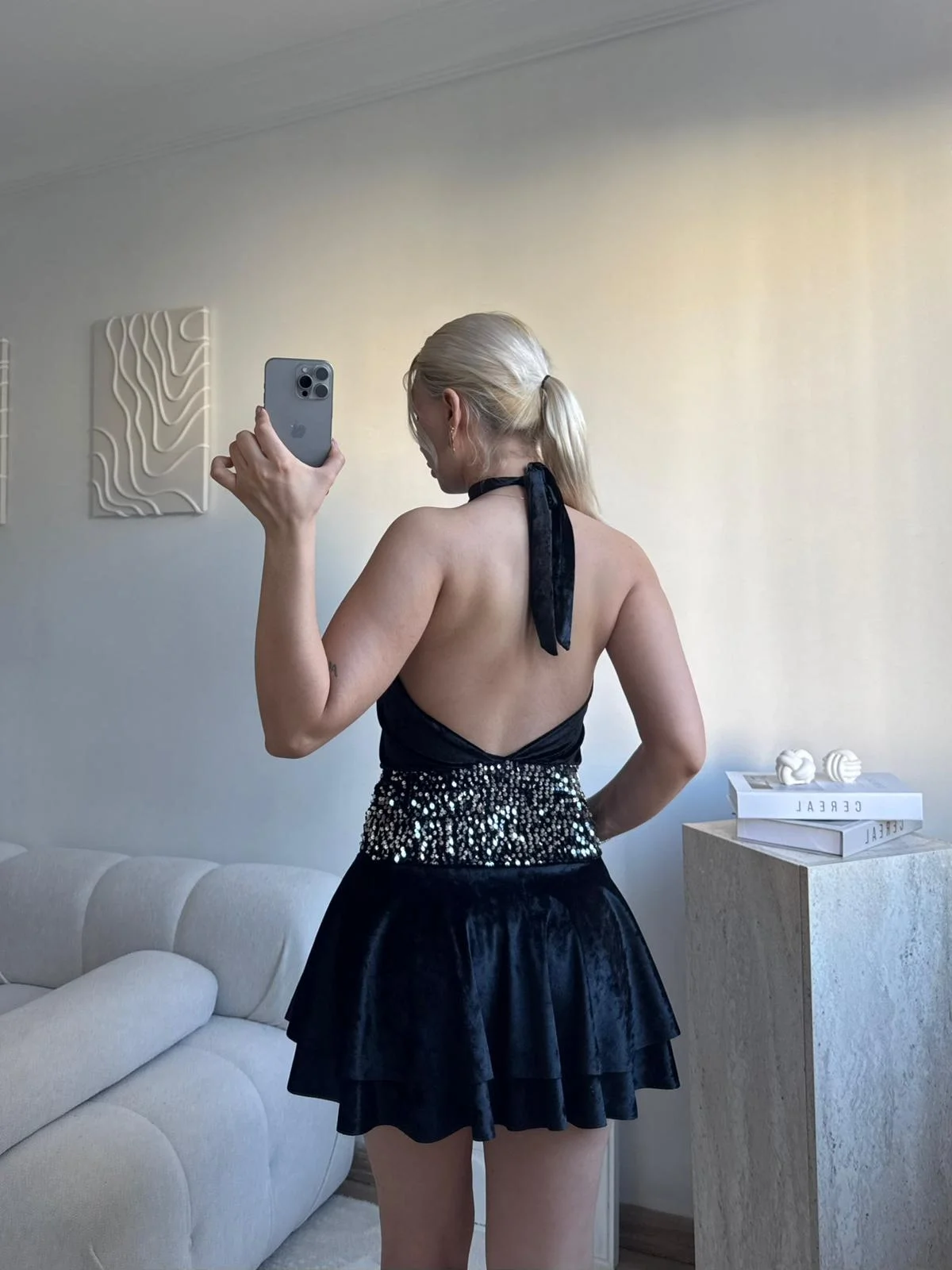 Kadife Halter Yaka Sırtı Açık Payet Mini Elbise - SİYAH