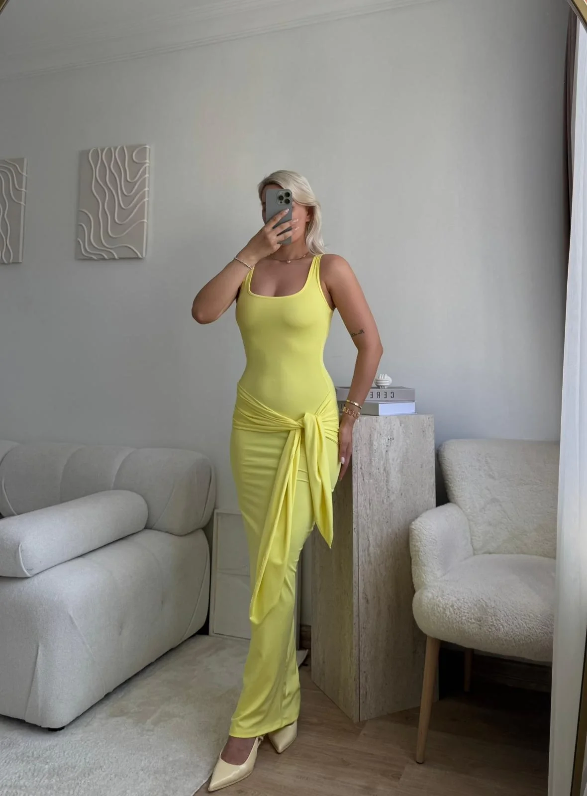 Kare Yaka Kuşaklı Elbise - SARI