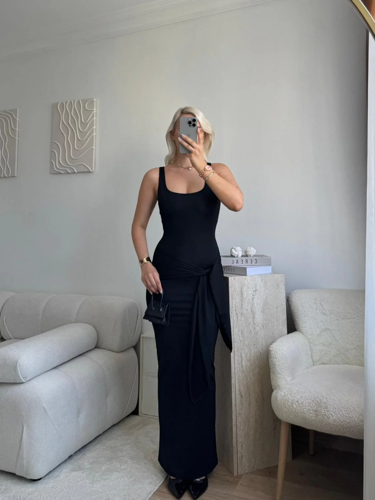 Kare Yaka Kuşaklı Elbise - SİYAH