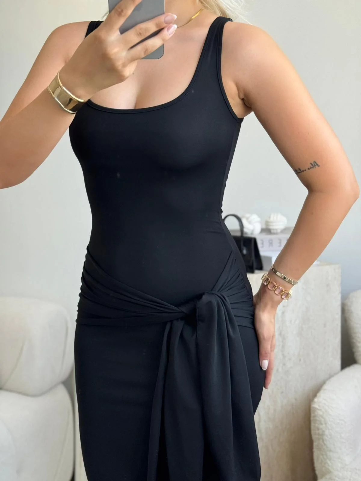 Kare Yaka Kuşaklı Elbise - SİYAH