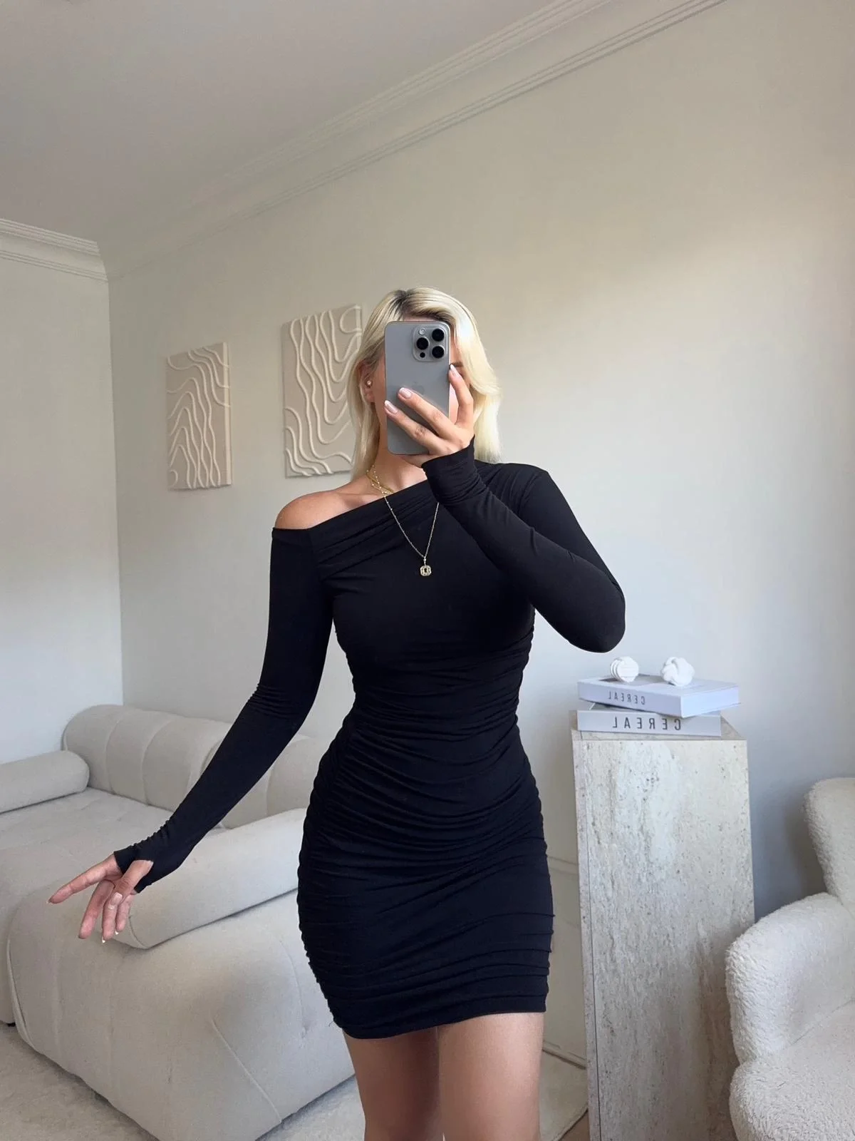 Kayık Yaka Parmak Geçmeli Elbise - SİYAH