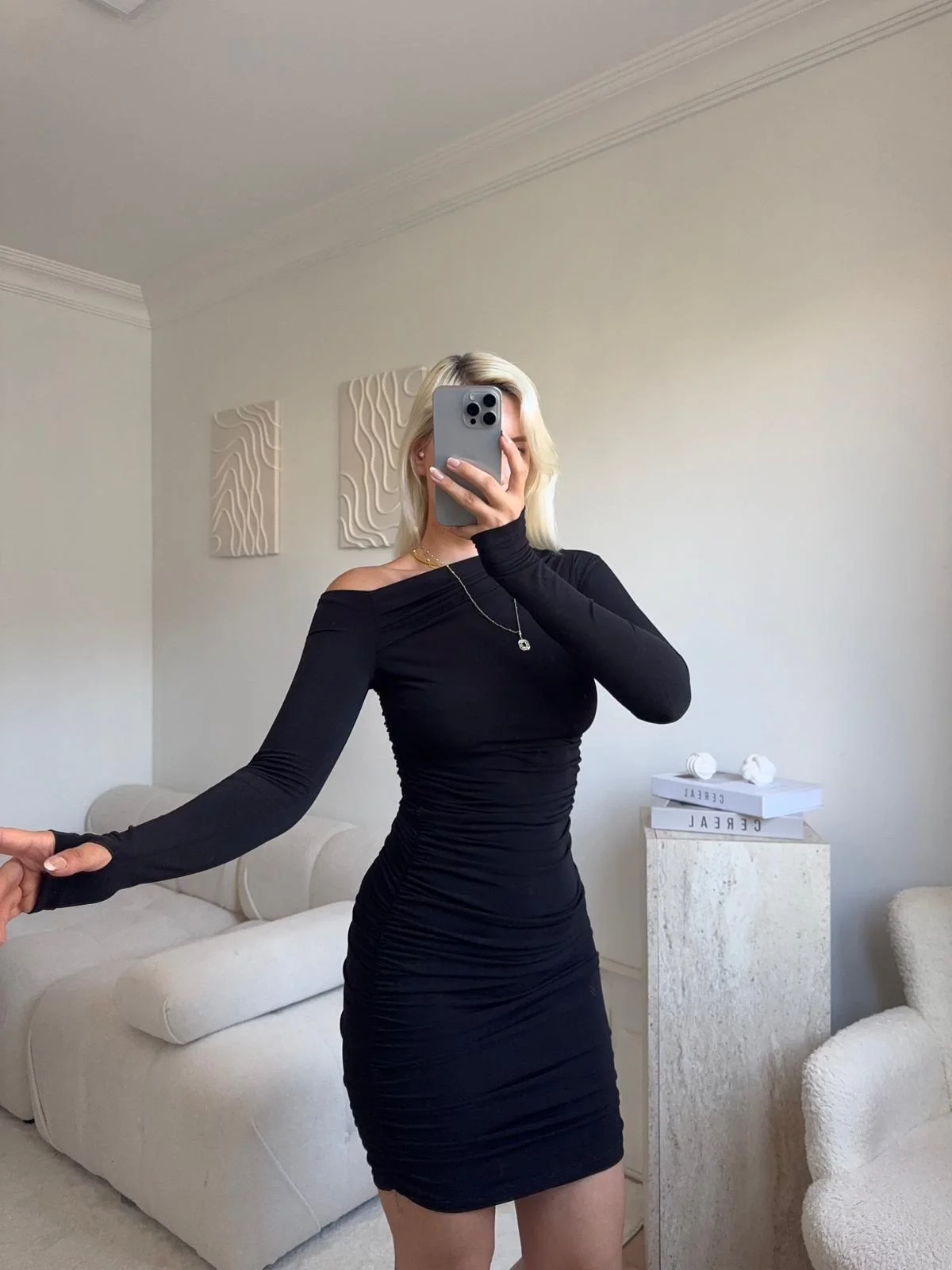 Kayık Yaka Parmak Geçmeli Elbise - SİYAH