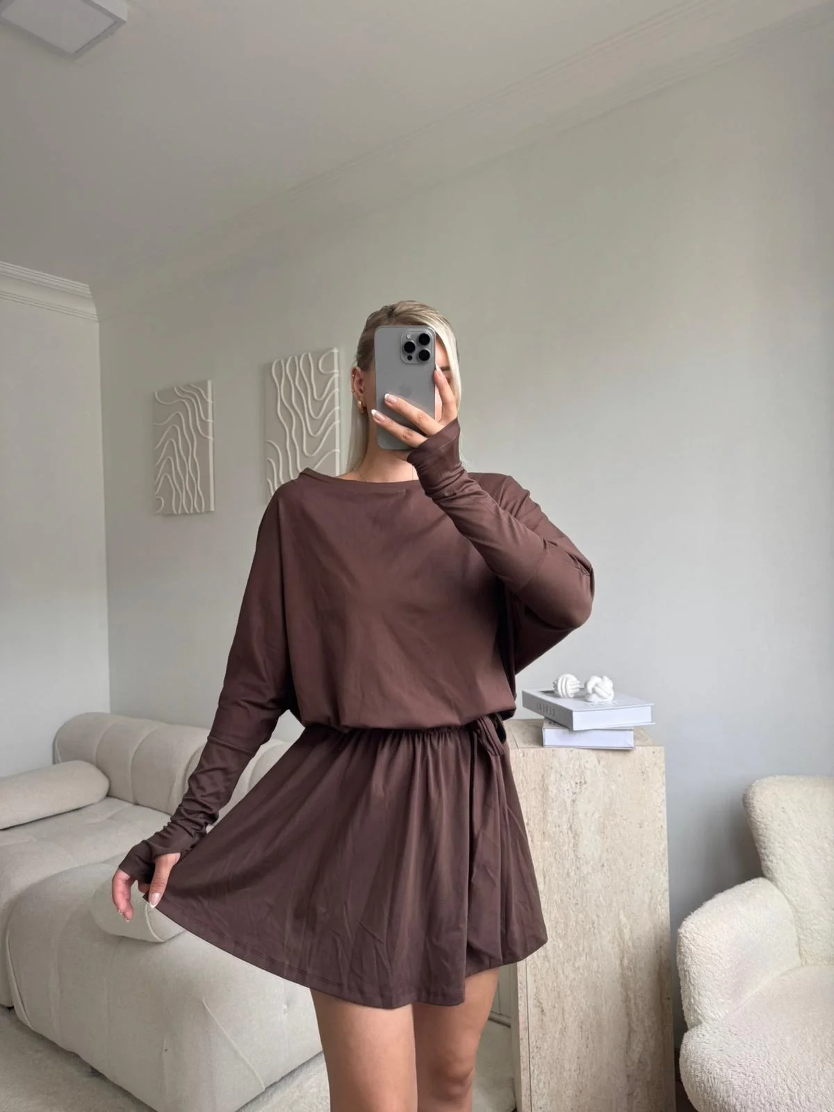 Kayık Yaka Pileli Elbise - KAHVE