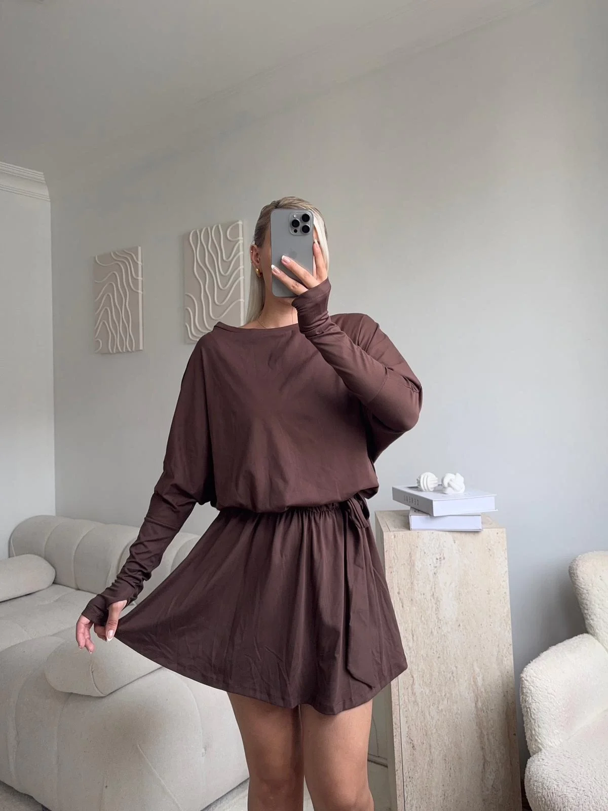 Kayık Yaka Pileli Elbise - KAHVE