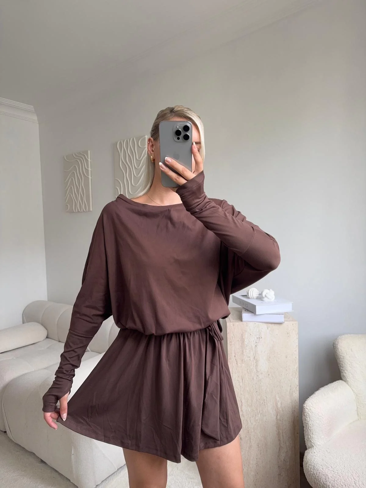 Kayık Yaka Pileli Elbise - KAHVE