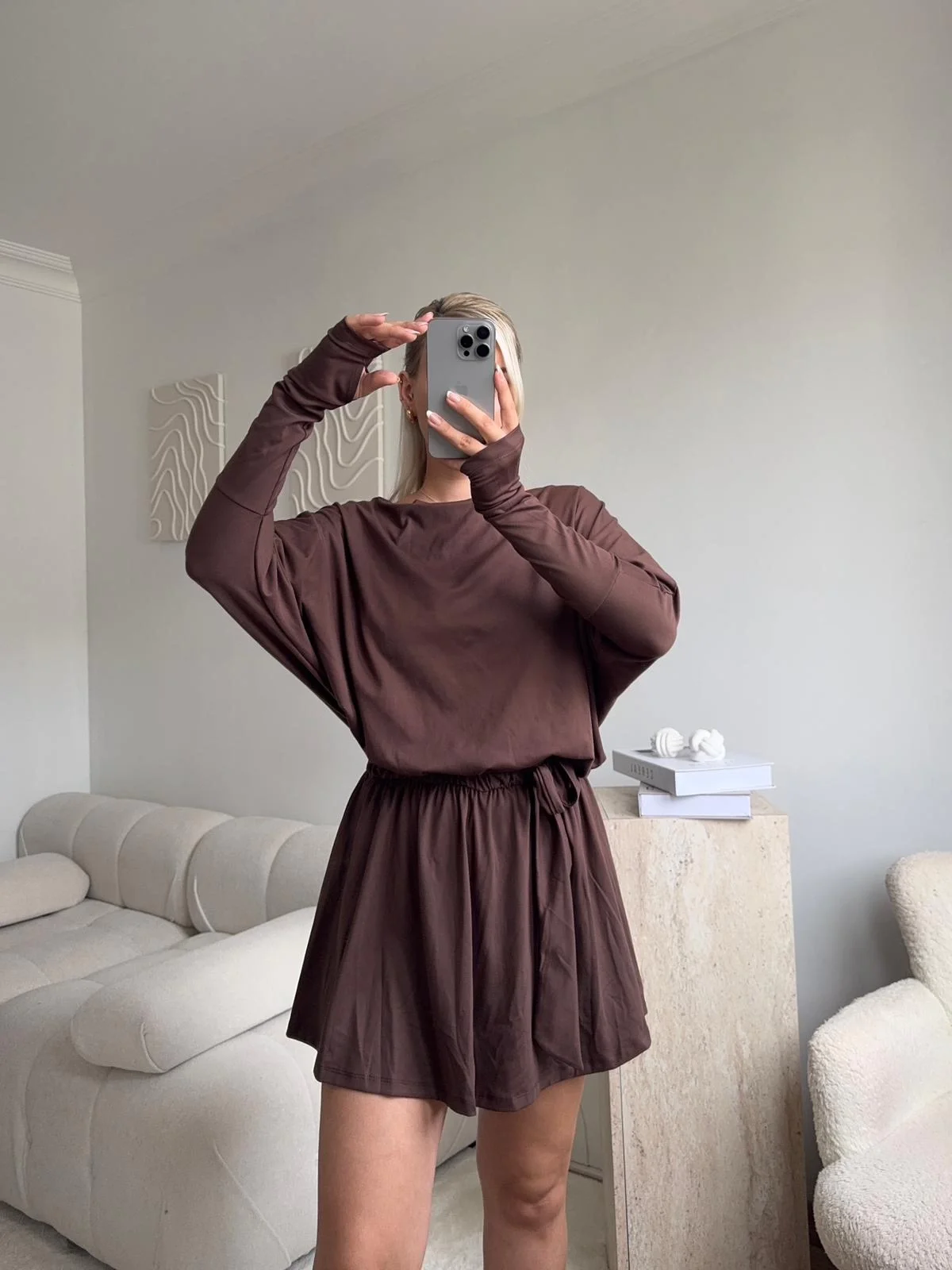 Kayık Yaka Pileli Elbise - KAHVE