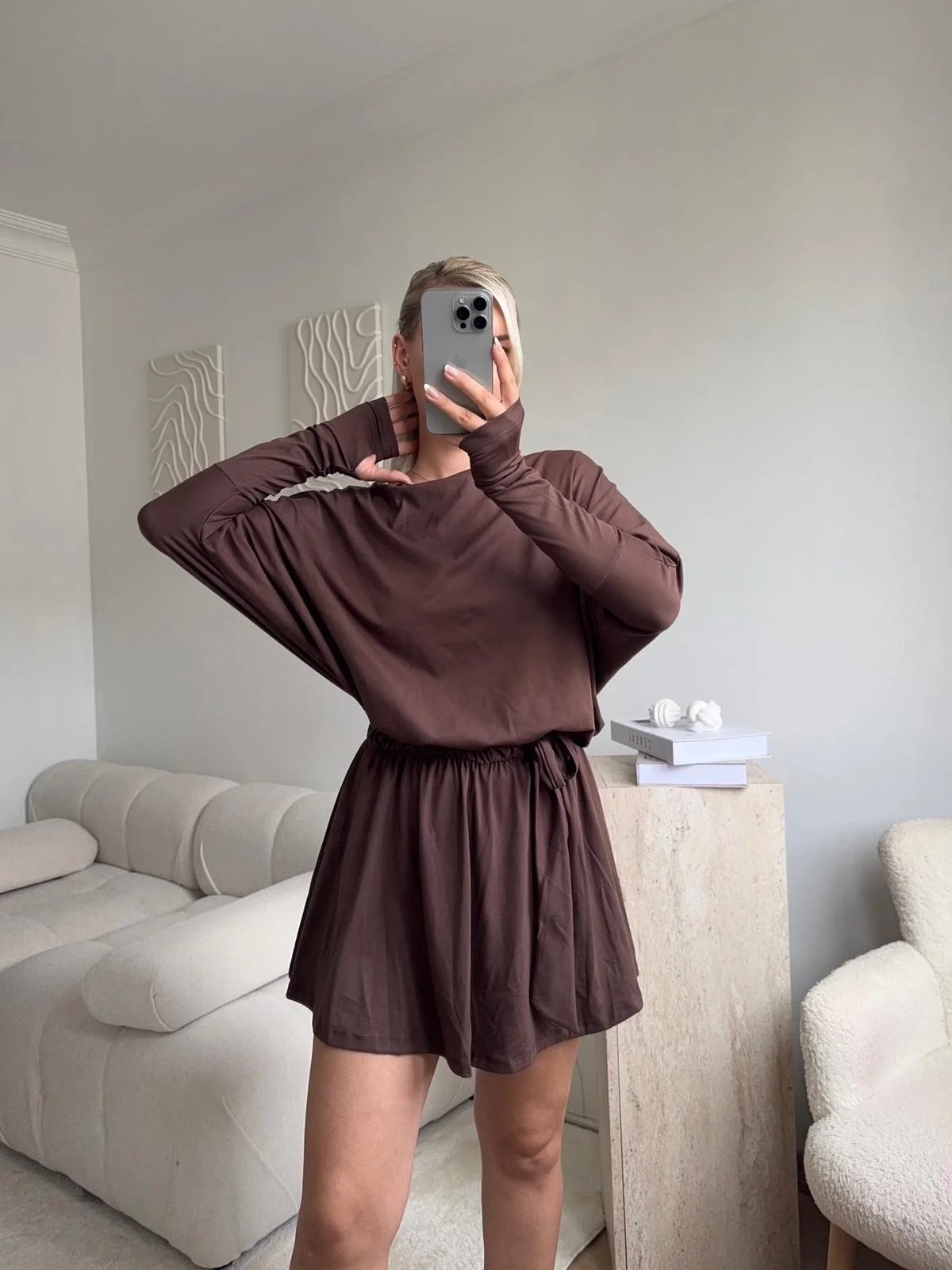 Kayık Yaka Pileli Elbise - KAHVE