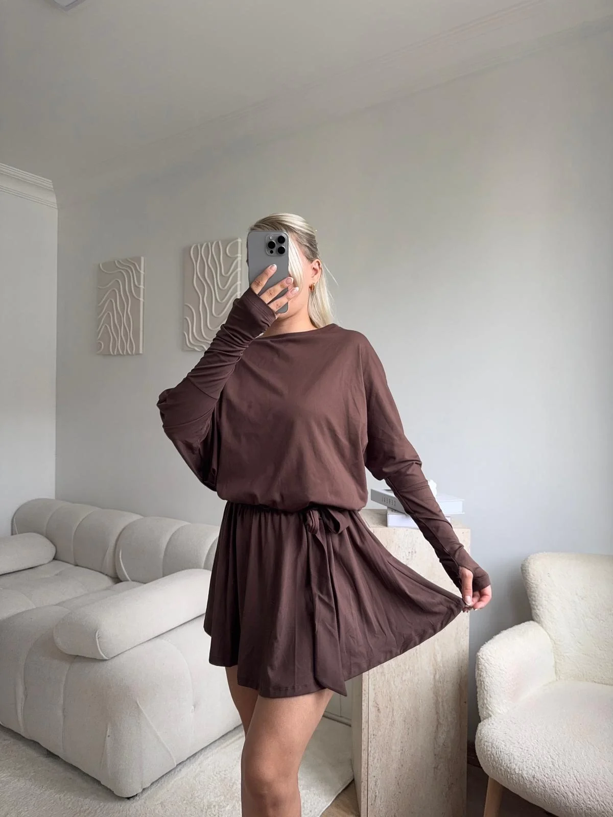 Kayık Yaka Pileli Elbise - KAHVE