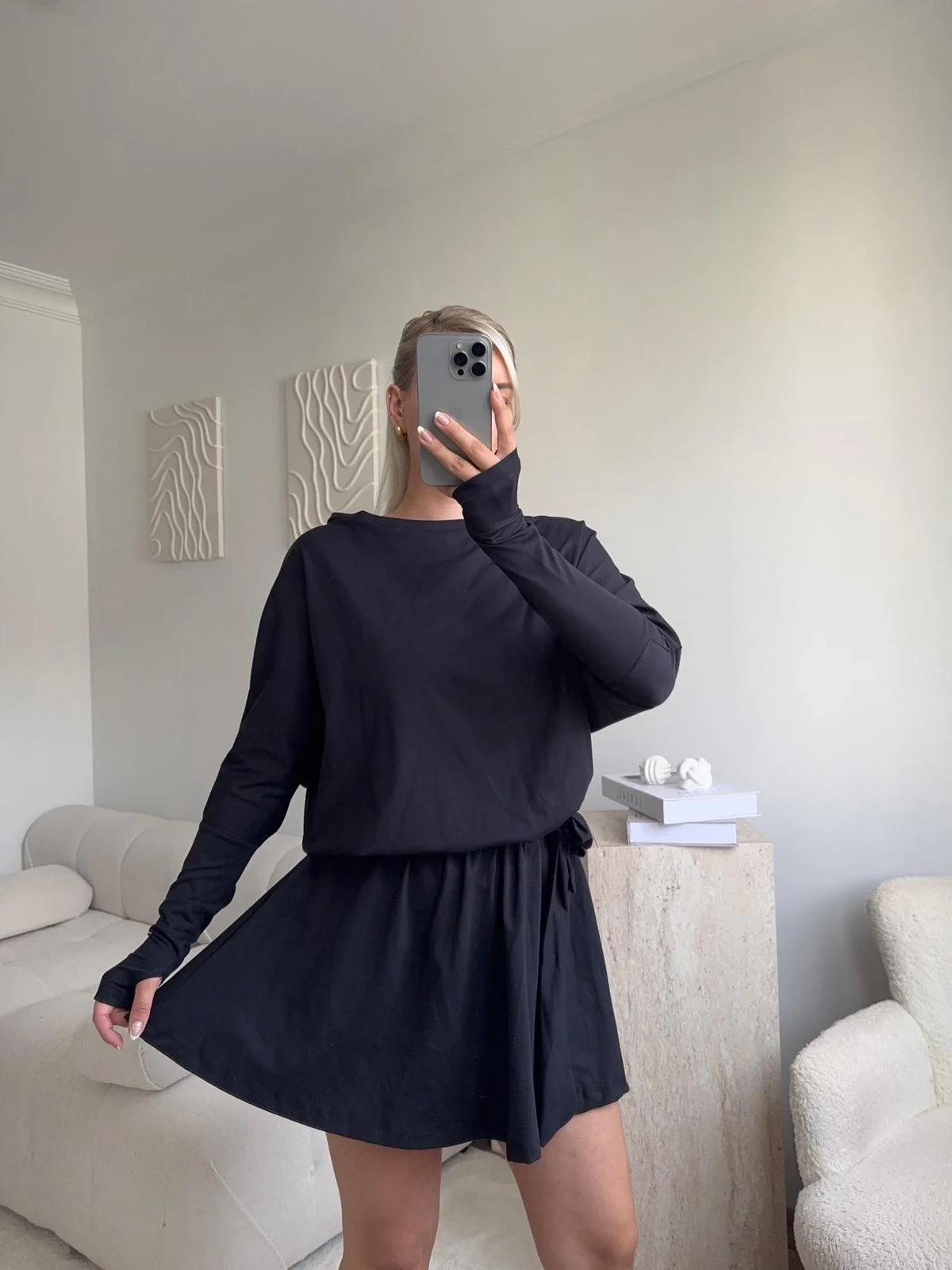 Kayık Yaka Pileli Elbise - SİYAH