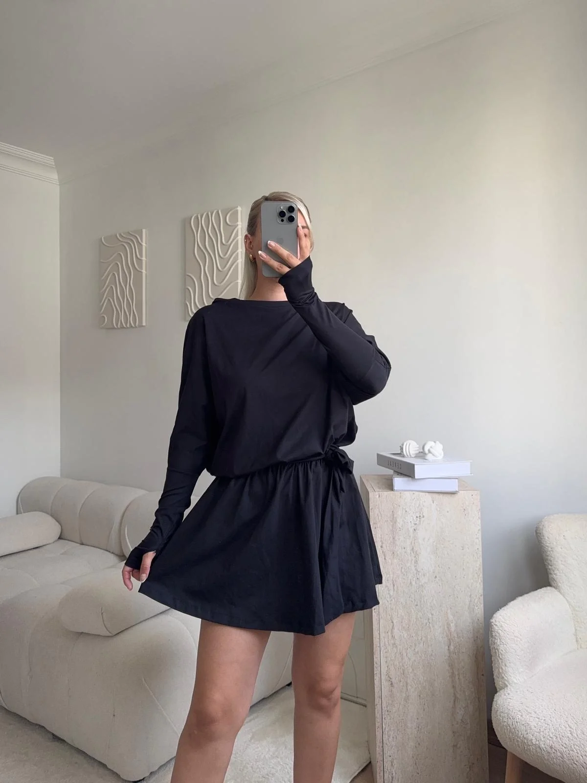 Kayık Yaka Pileli Elbise - SİYAH