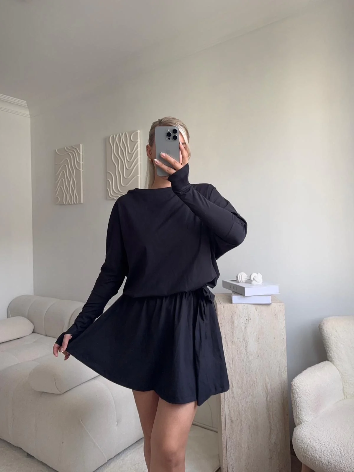 Kayık Yaka Pileli Elbise - SİYAH