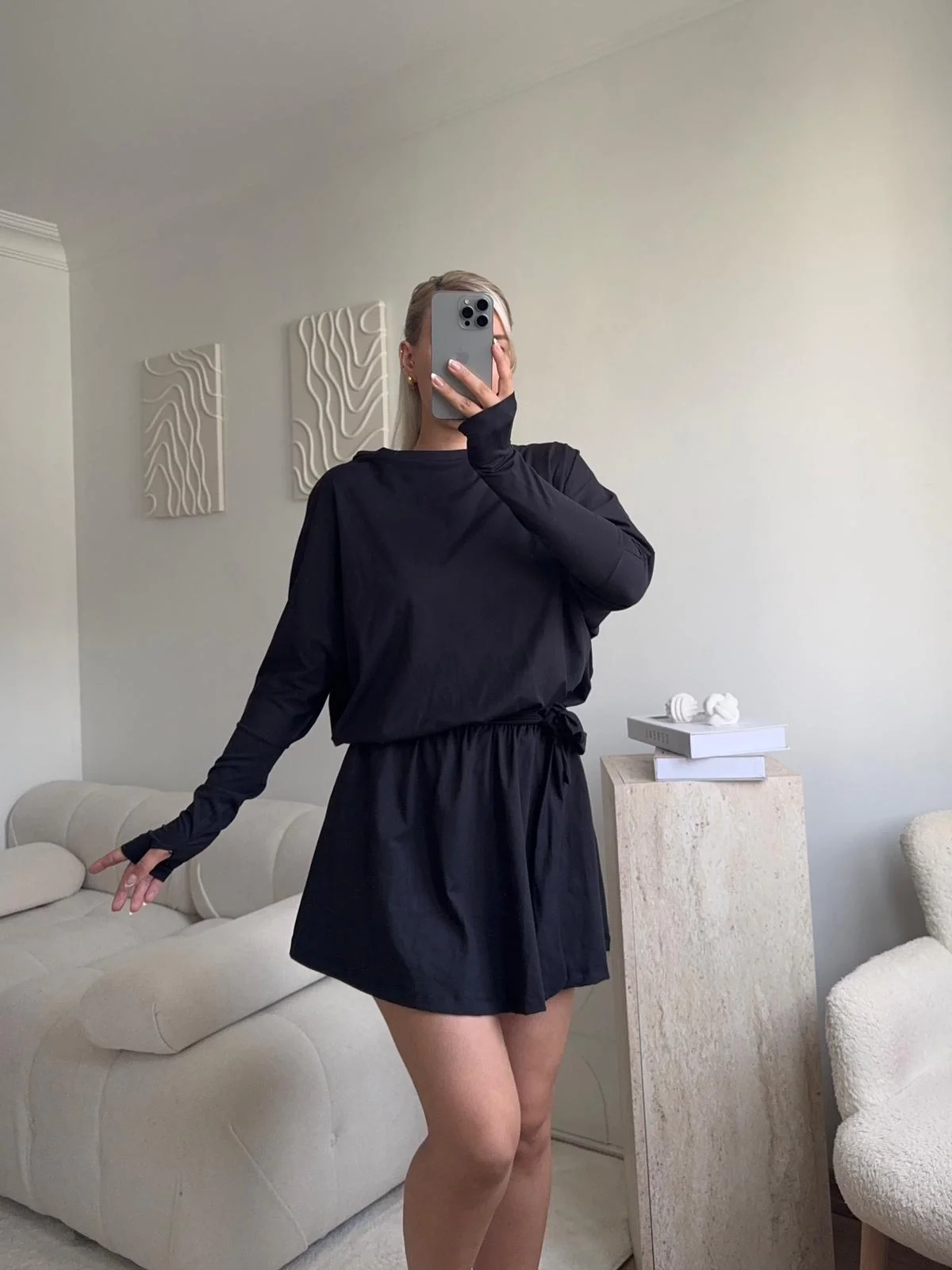 Kayık Yaka Pileli Elbise - SİYAH