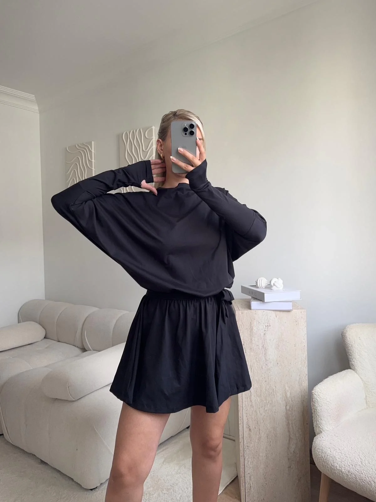 Kayık Yaka Pileli Elbise - SİYAH