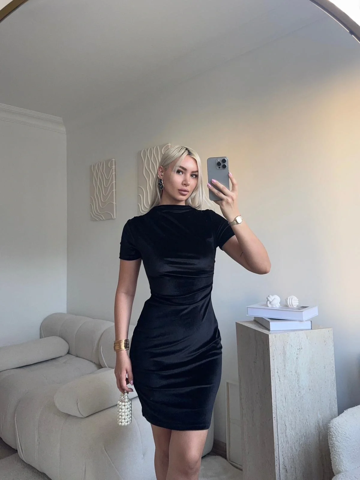 Kısa Kol Kadife Elbise