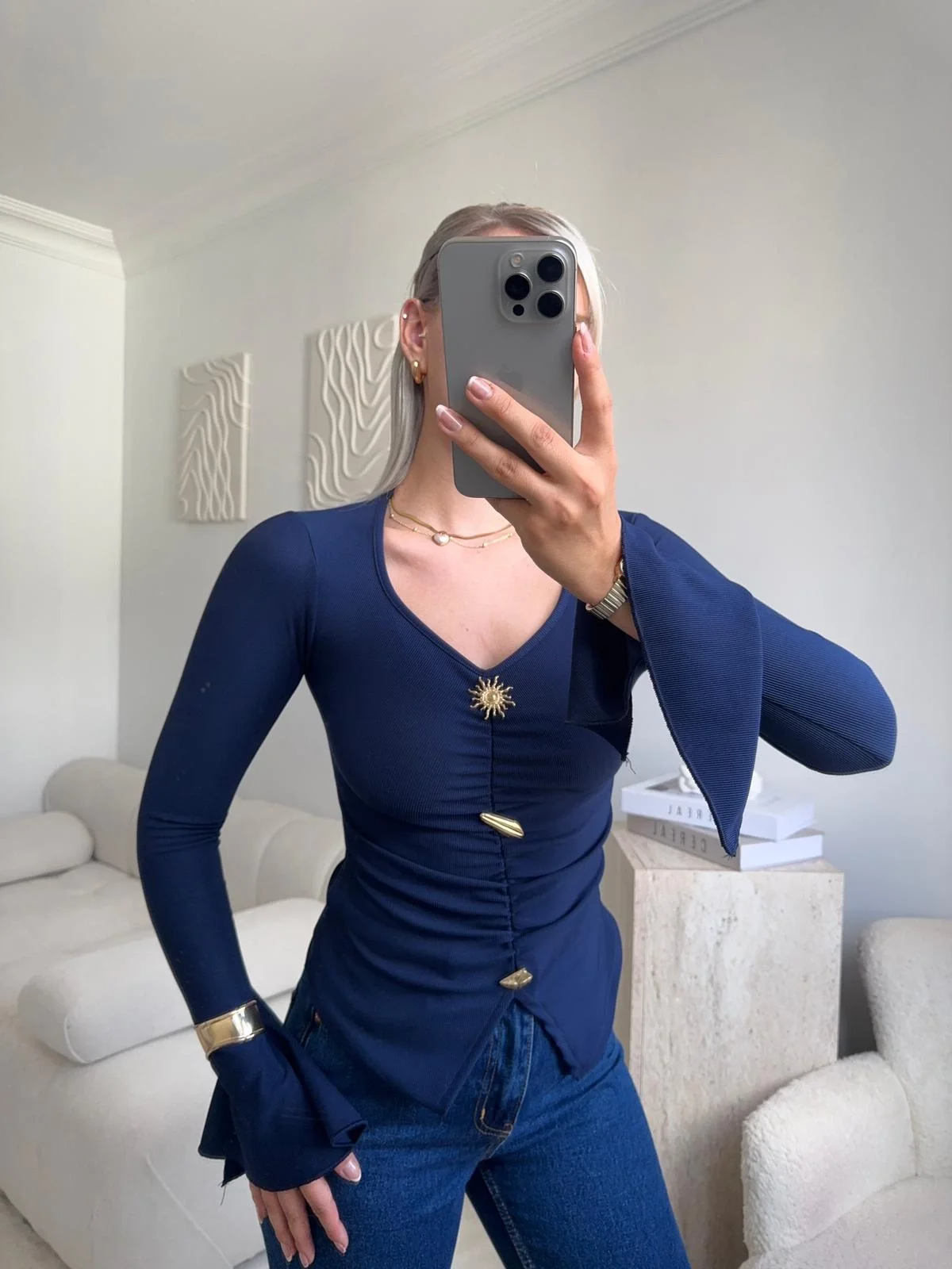 Kolları Volanlı Aksesuar Bluz - LACİVERT