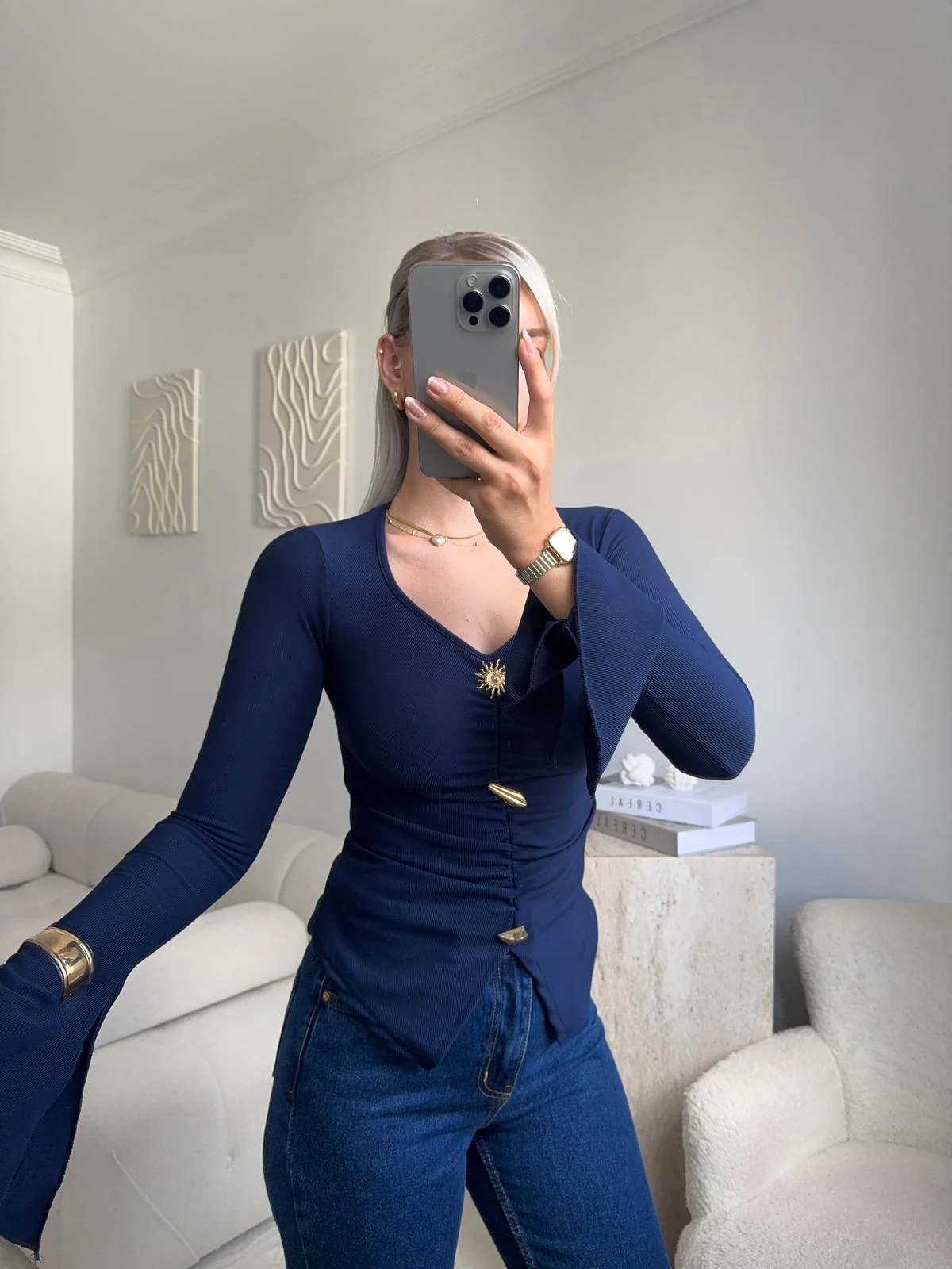 Kolları Volanlı Aksesuar Bluz - LACİVERT