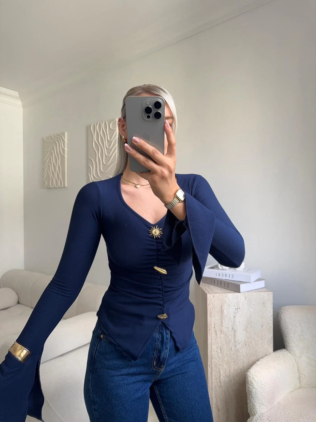 Kolları Volanlı Aksesuar Bluz - LACİVERT