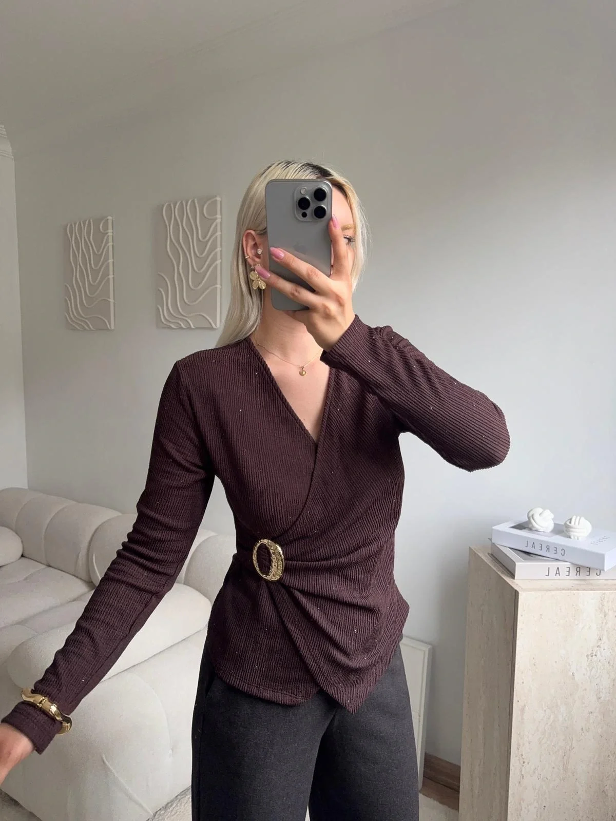 Kruvaze Aksesuarlı Taşlı Bluz - KAHVE