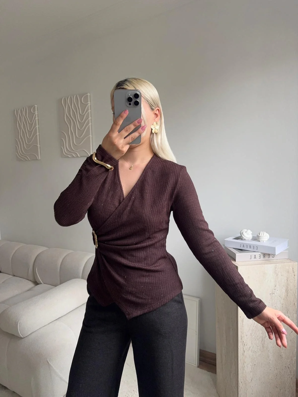 Kruvaze Aksesuarlı Taşlı Bluz - KAHVE