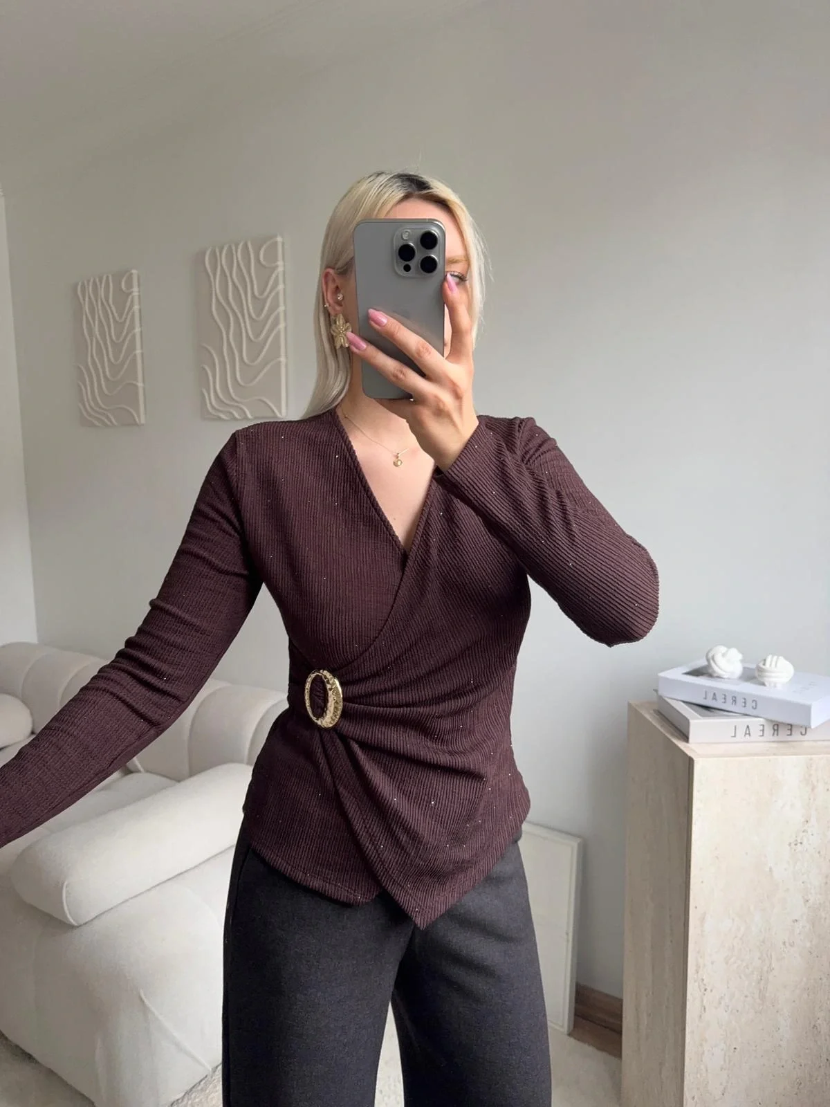 Kruvaze Aksesuarlı Taşlı Bluz - KAHVE