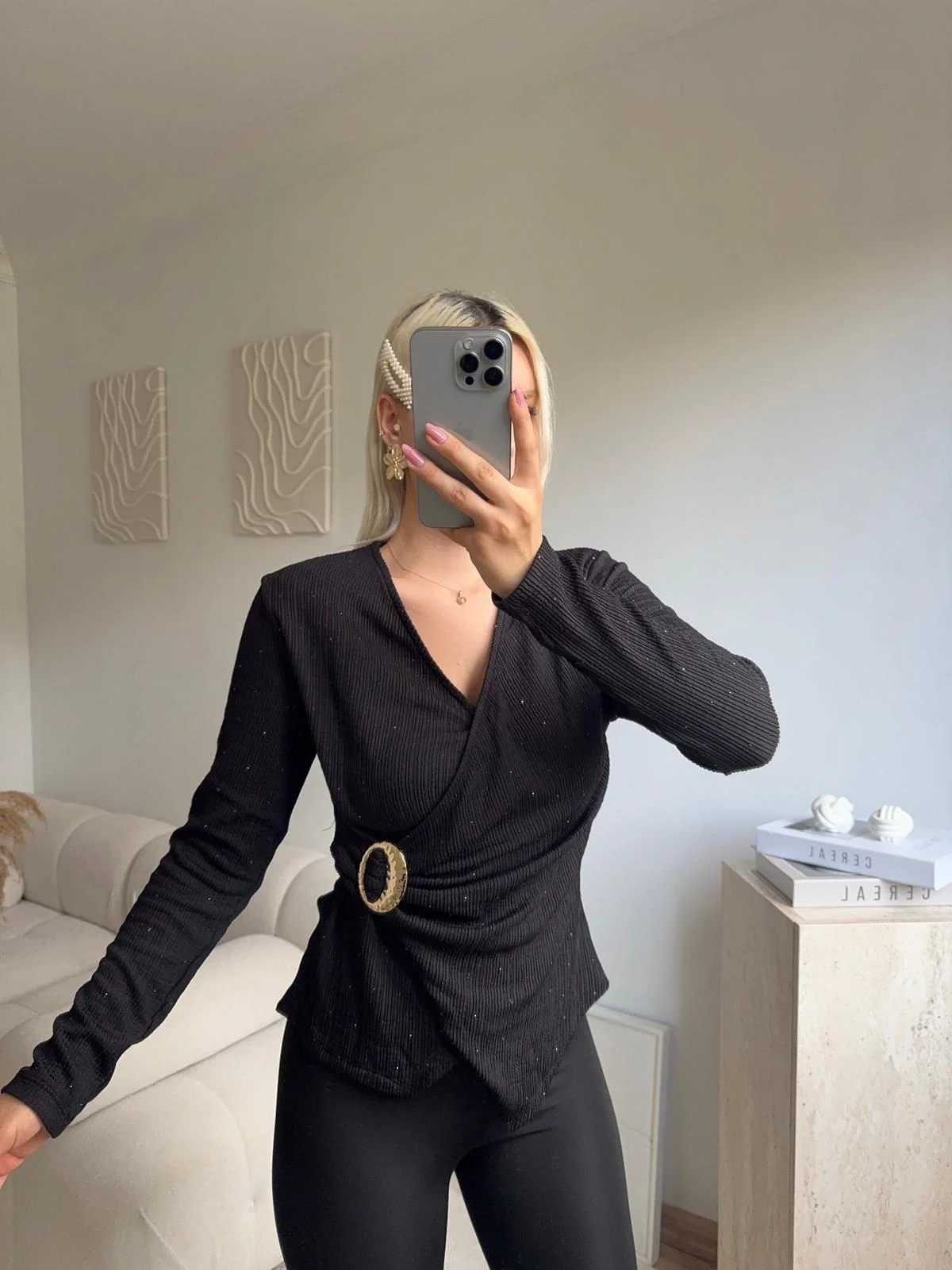 Kruvaze Aksesuarlı Taşlı Bluz - SİYAH