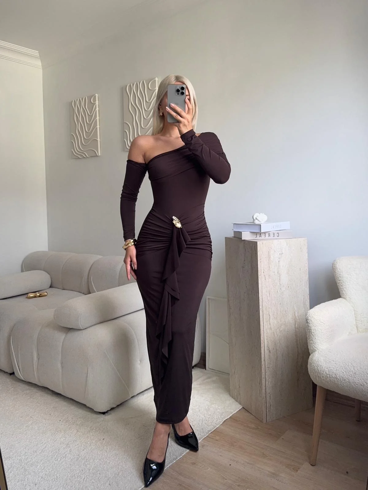 Omuz Dekolte Aksesuar Elbise - KAHVE