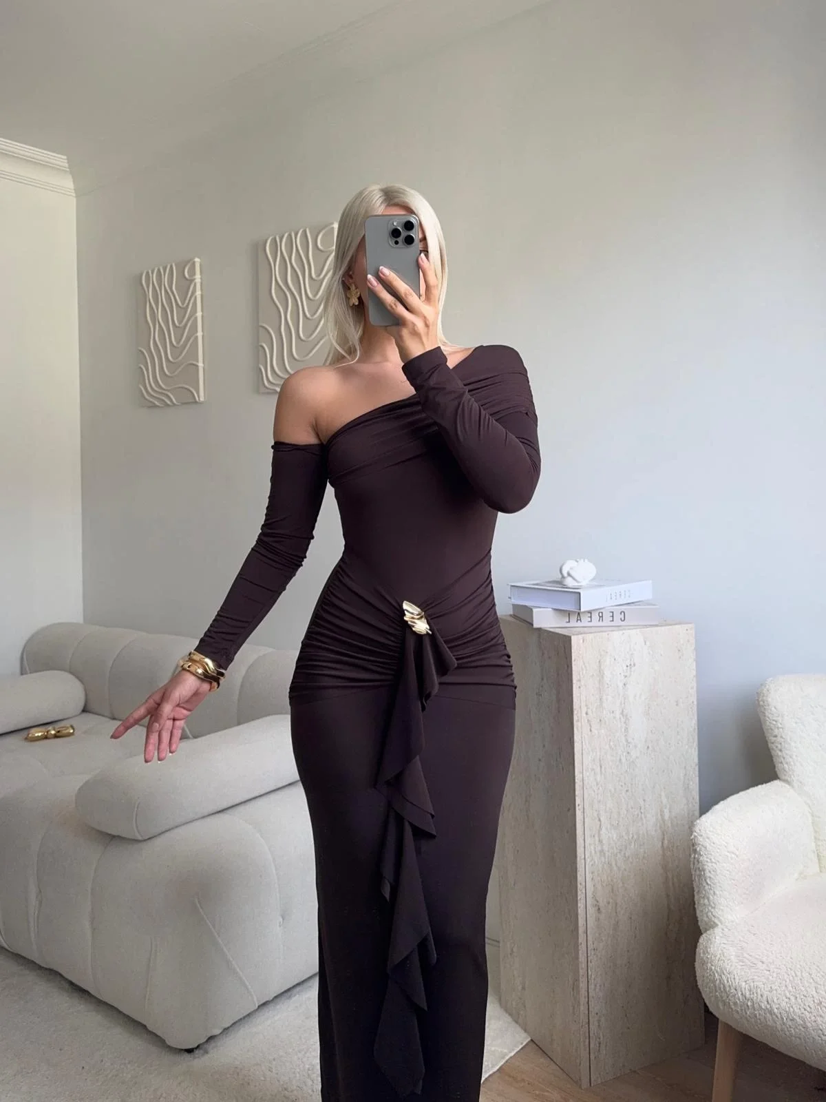 Omuz Dekolte Aksesuar Elbise - KAHVE