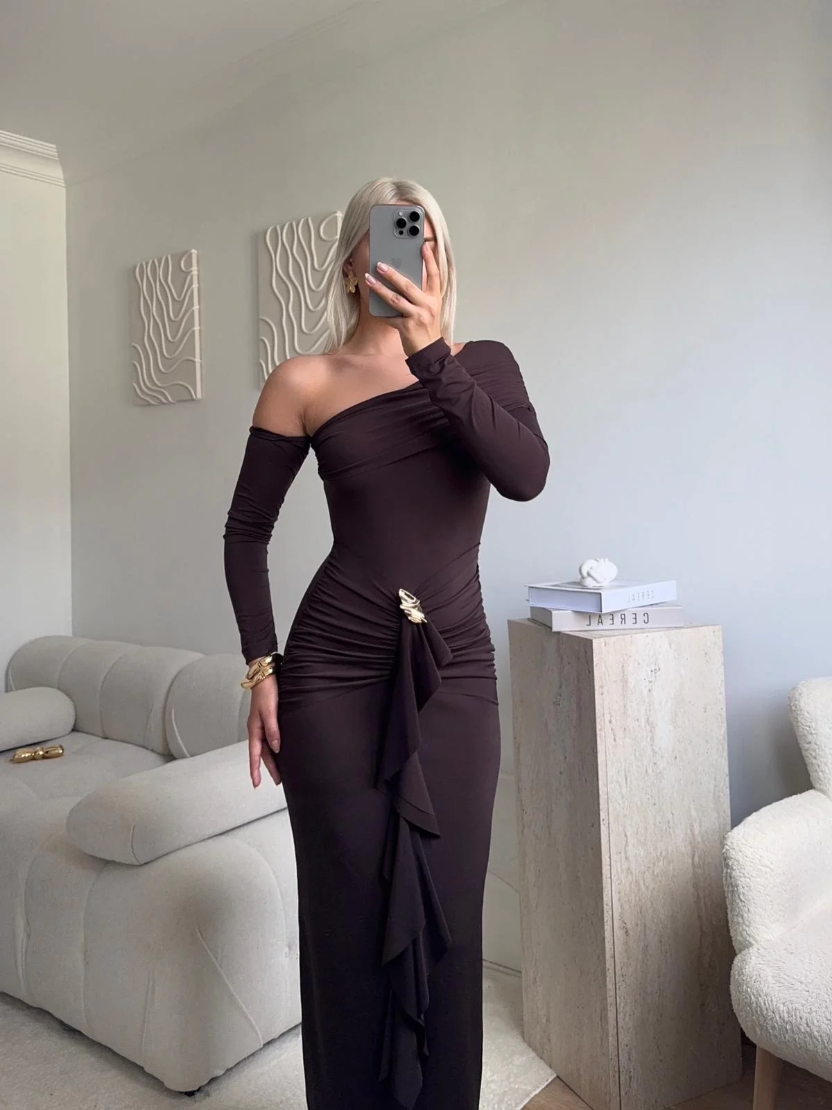 Omuz Dekolte Aksesuar Elbise - KAHVE