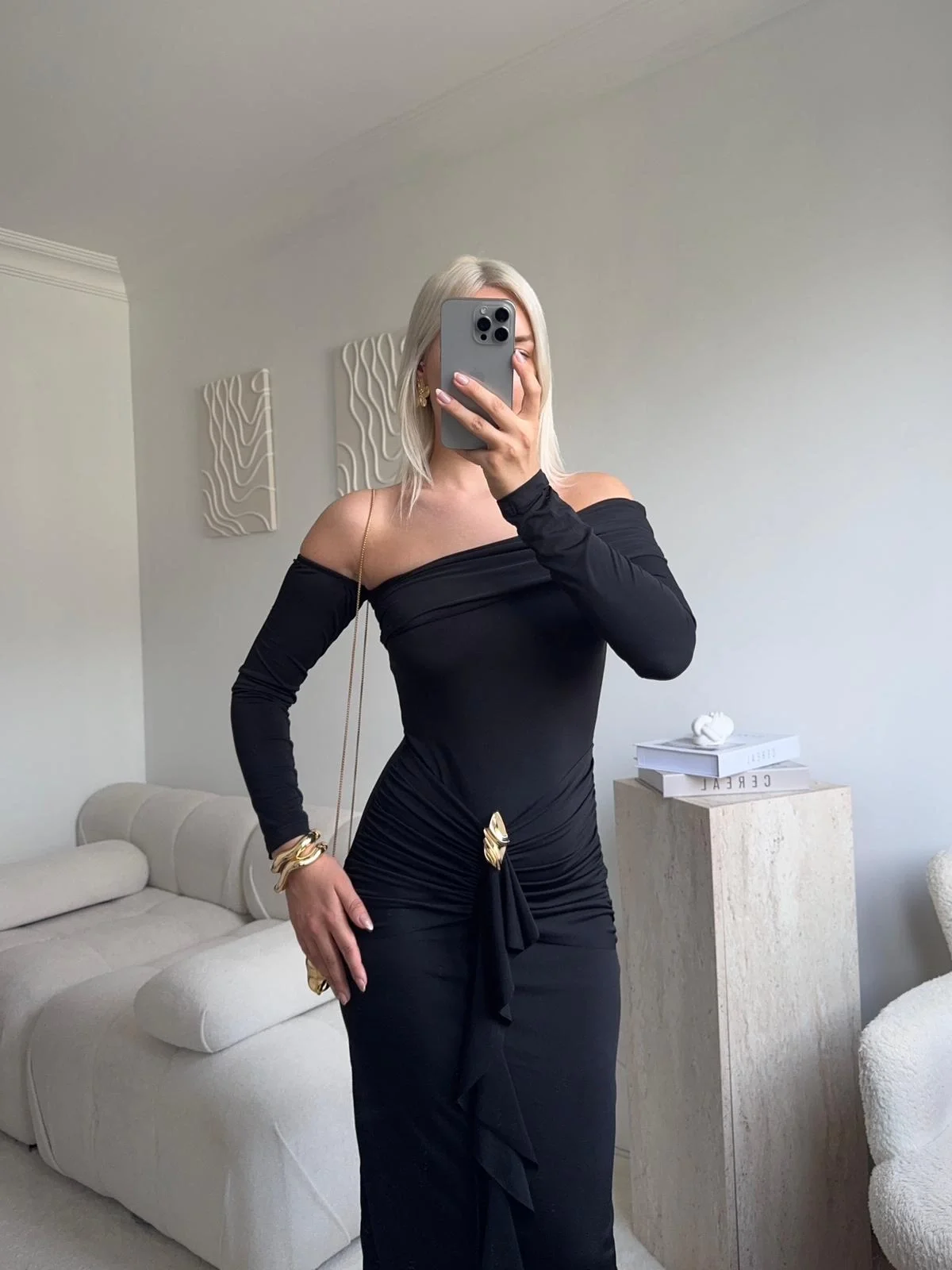 Omuz Dekolte Aksesuar Elbise - SİYAH