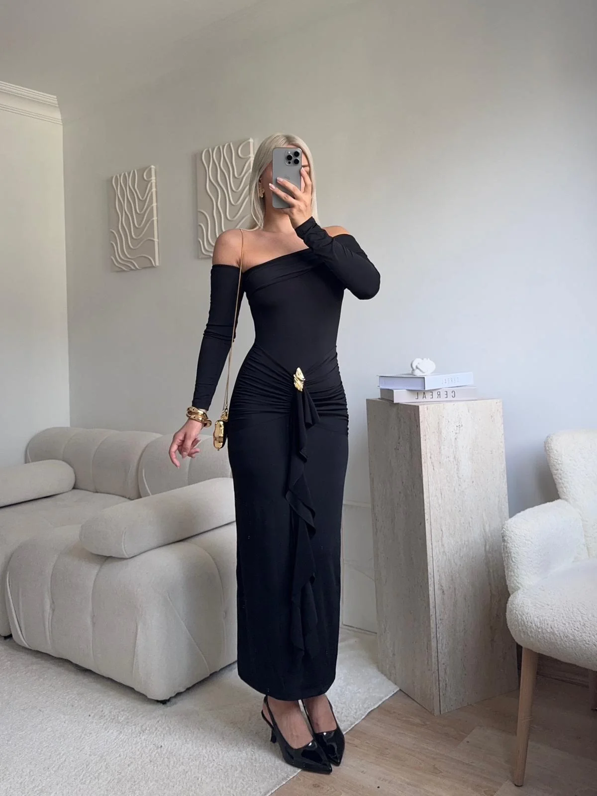 Omuz Dekolte Aksesuar Elbise - SİYAH