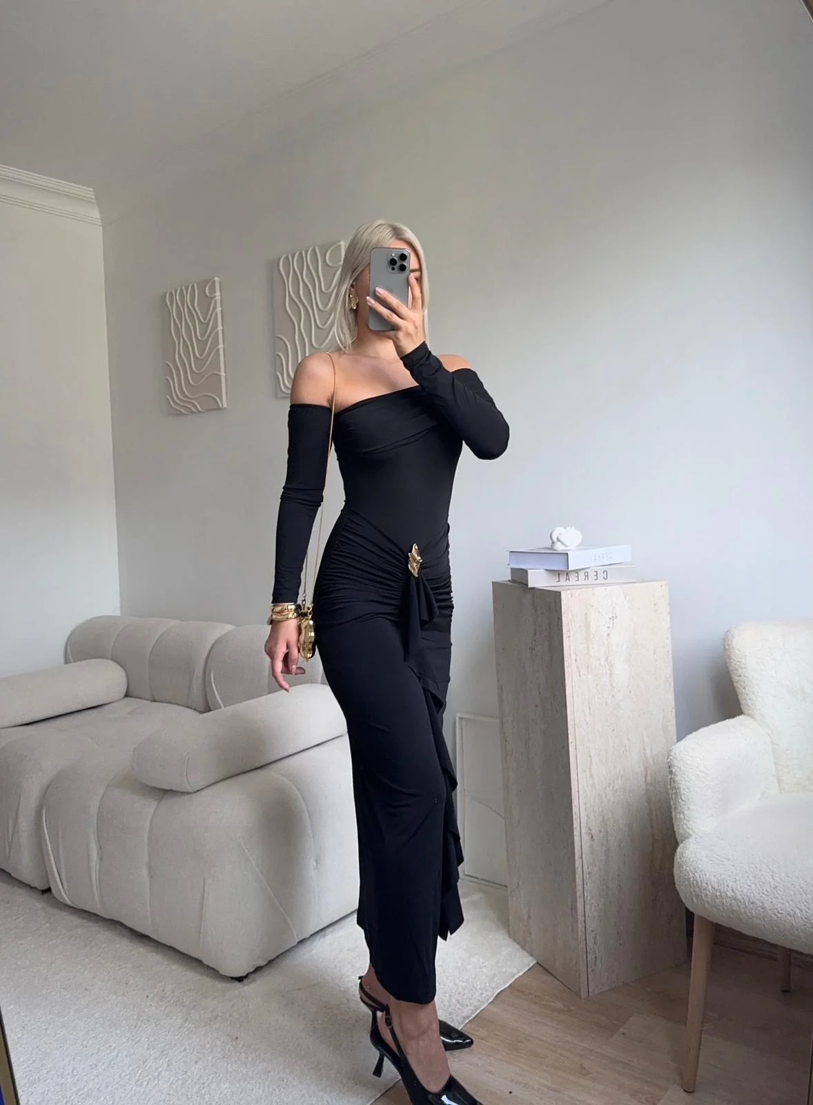 Omuz Dekolte Aksesuar Elbise - SİYAH