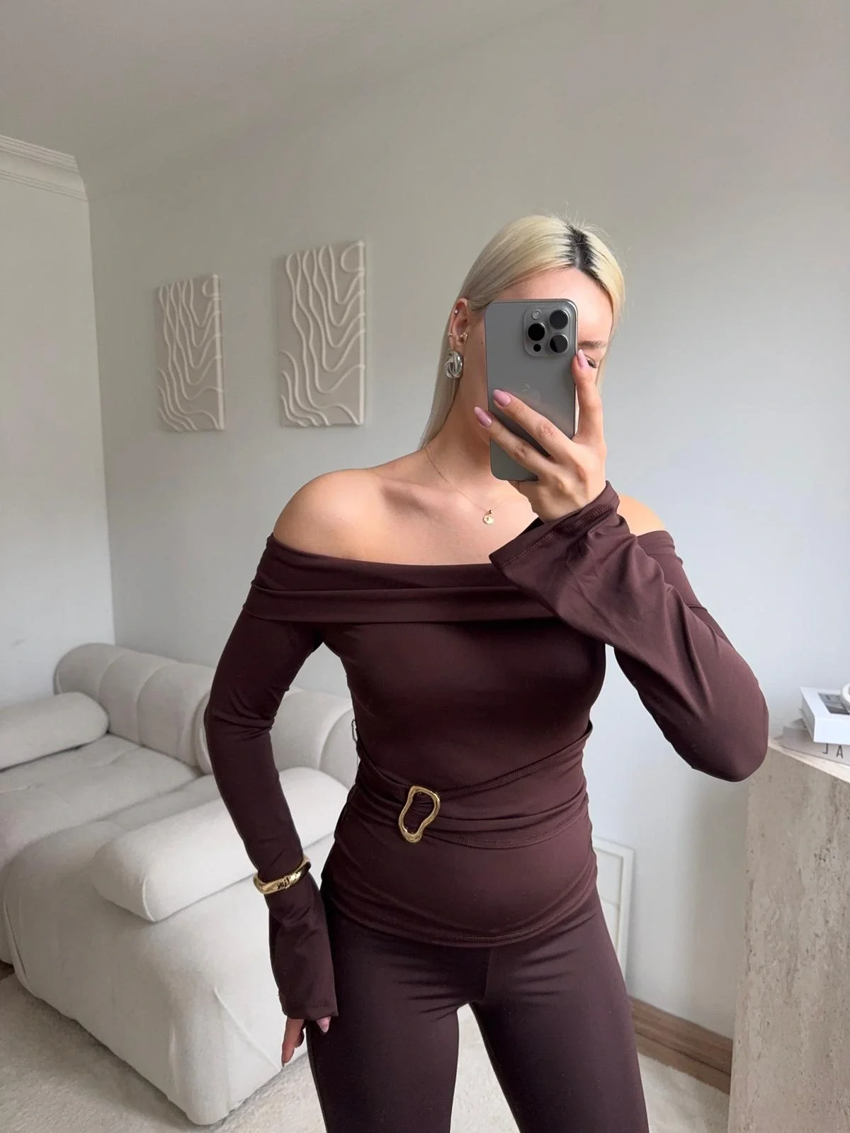 Omuz Dekolte Tokalı Bluz - KAHVE