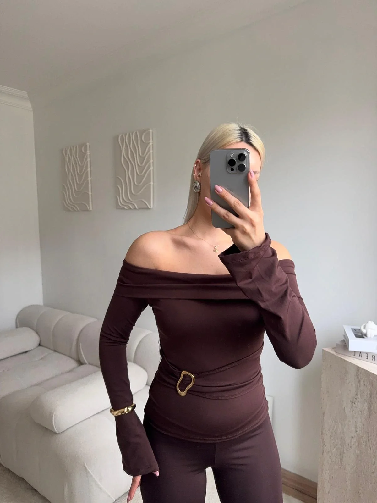 Omuz Dekolte Tokalı Bluz - KAHVE