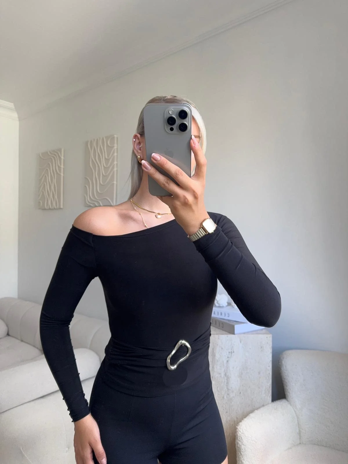 Önü Tokalı Kayık Yaka Crop - SİYAH