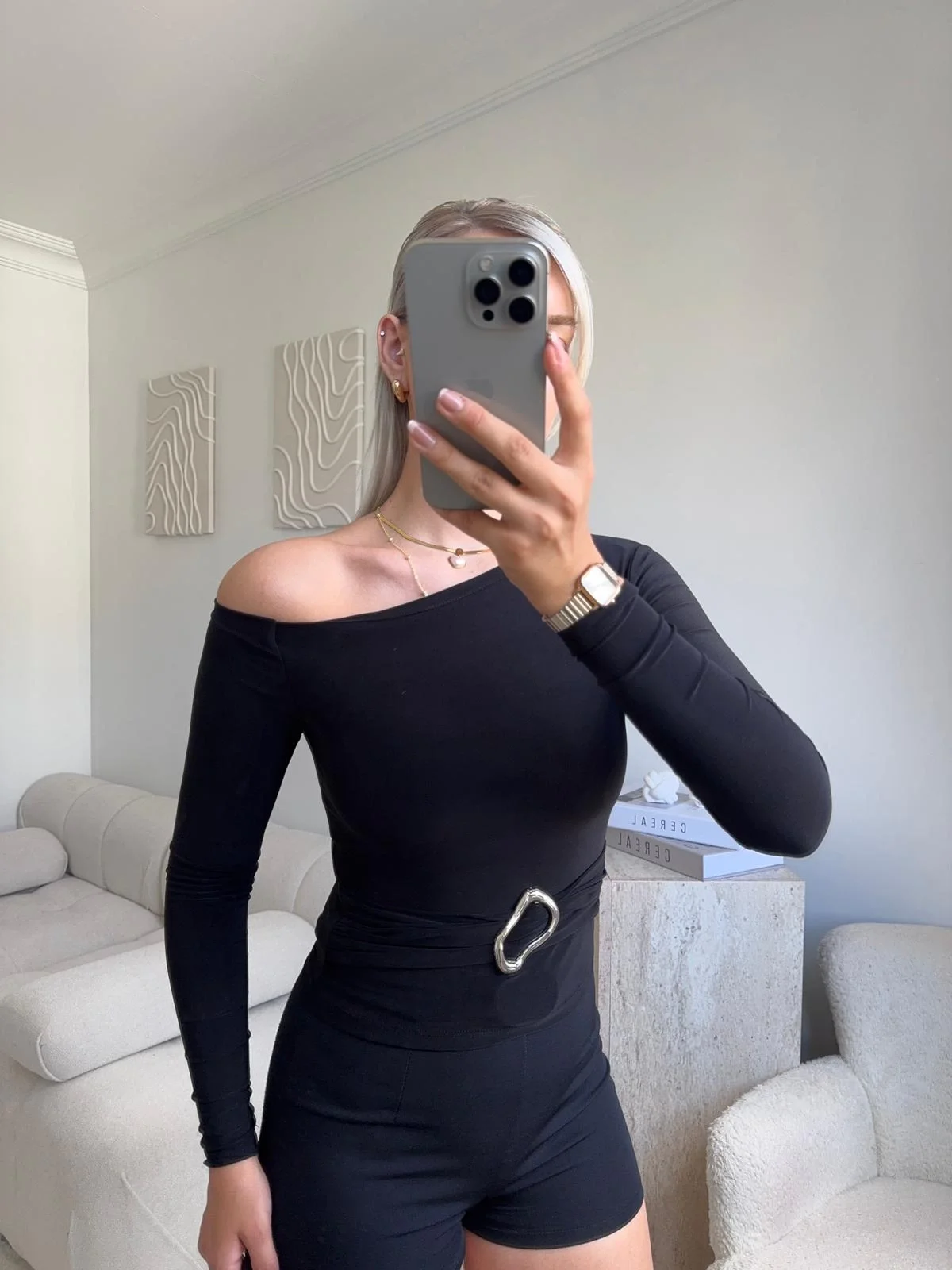 Önü Tokalı Kayık Yaka Crop - SİYAH