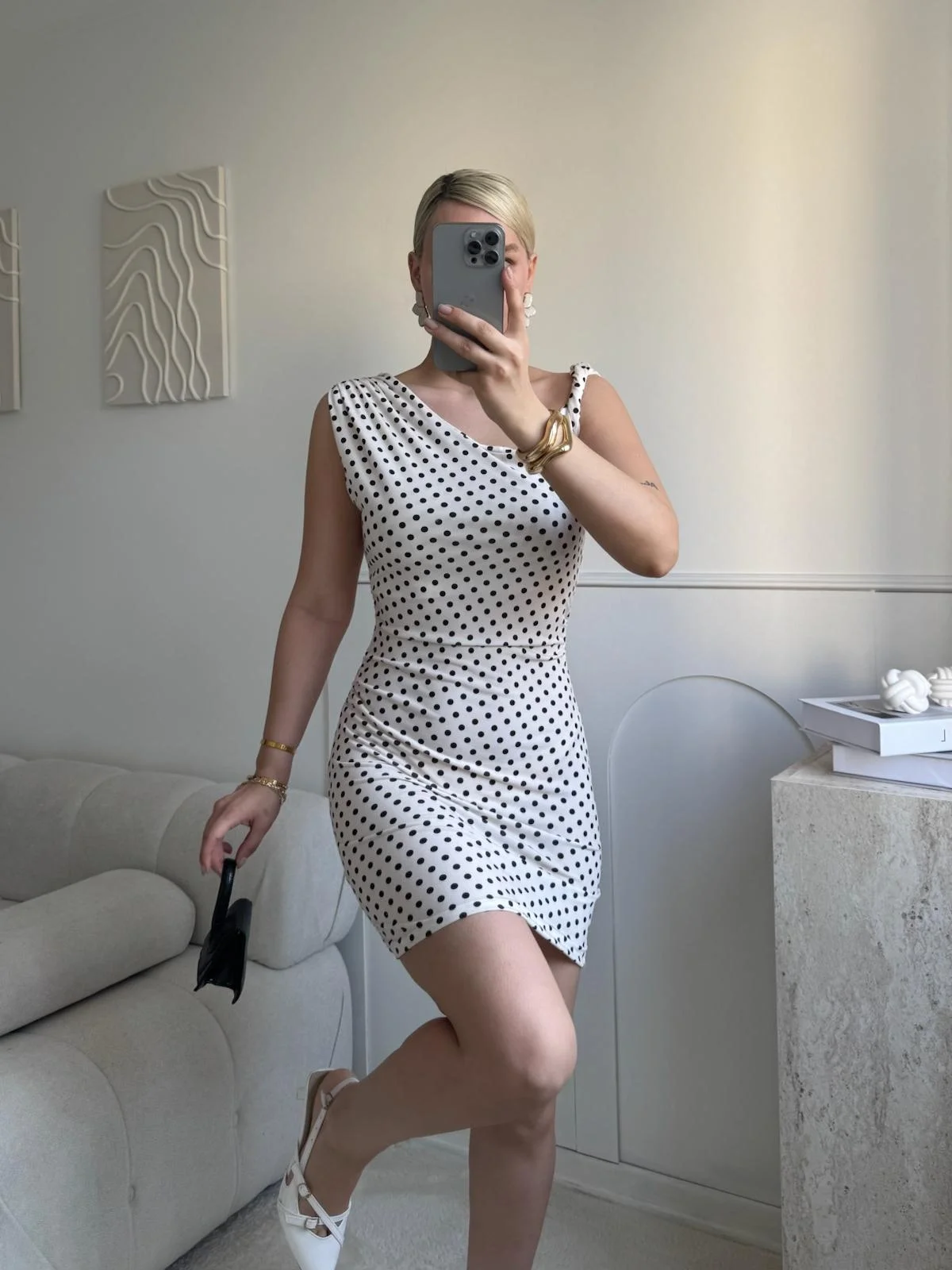 Puantiyeli Omuz Burgu Elbise - BEYAZ