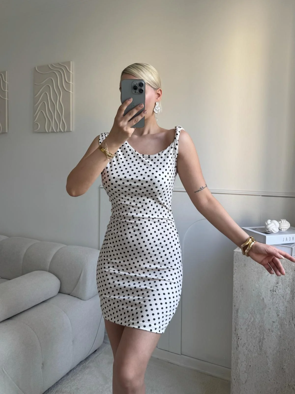 Puantiyeli Omuz Burgu Elbise - BEYAZ