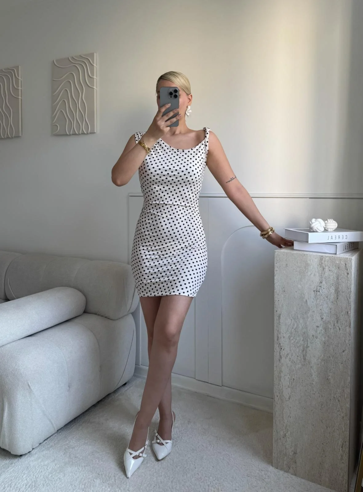 Puantiyeli Omuz Burgu Elbise - BEYAZ