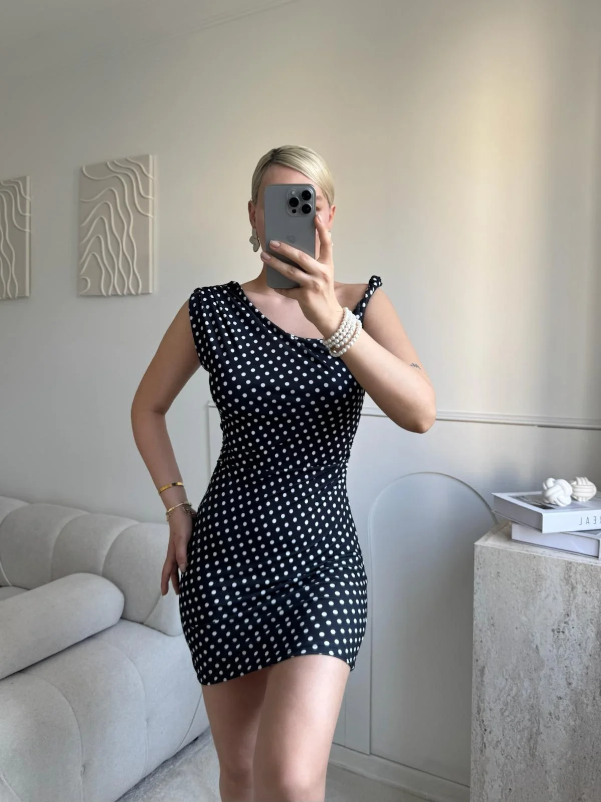 Puantiyeli Omuz Burgu Elbise - SİYAH