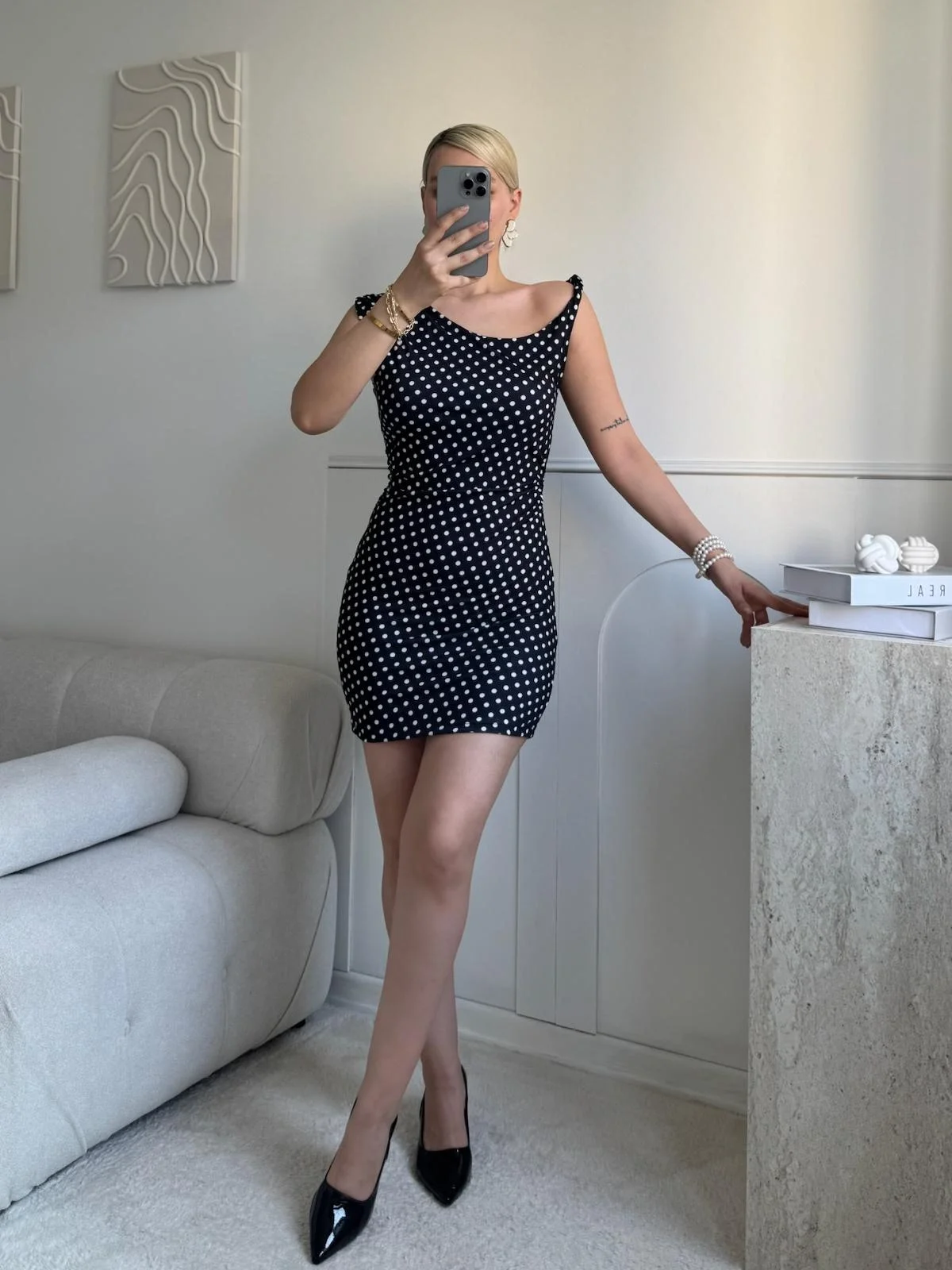 Puantiyeli Omuz Burgu Elbise - SİYAH