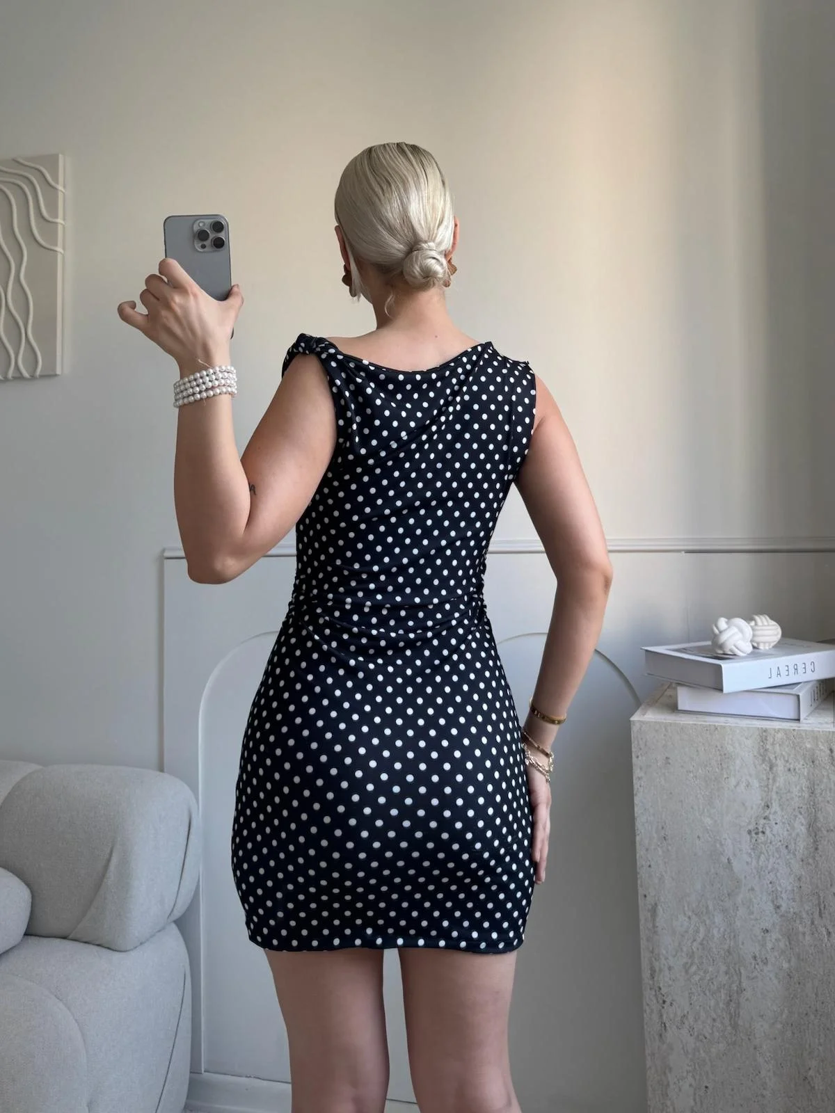 Puantiyeli Omuz Burgu Elbise - SİYAH