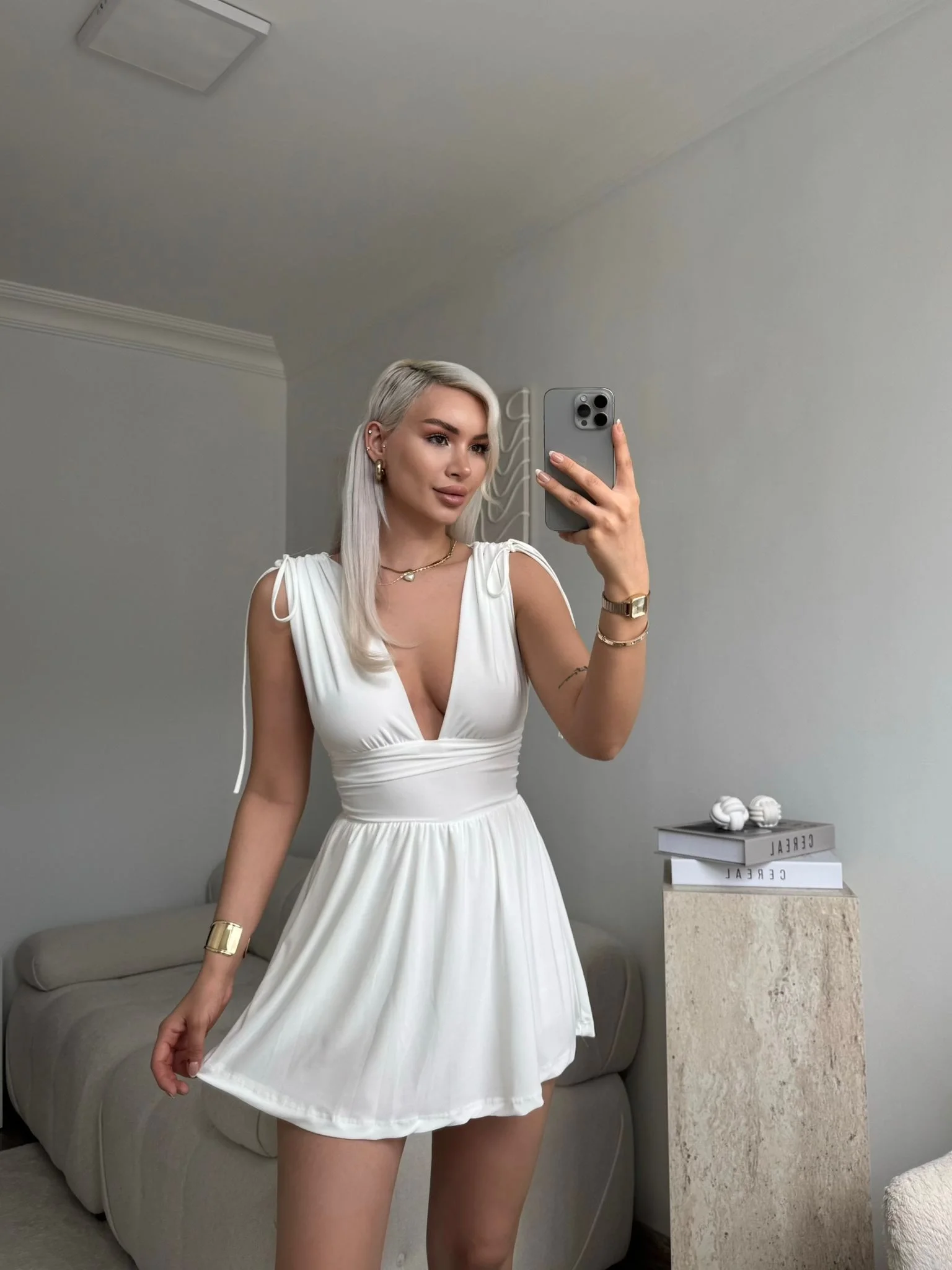 Şortlu Bağlamalı V Dekolte Elbise - BEYAZ