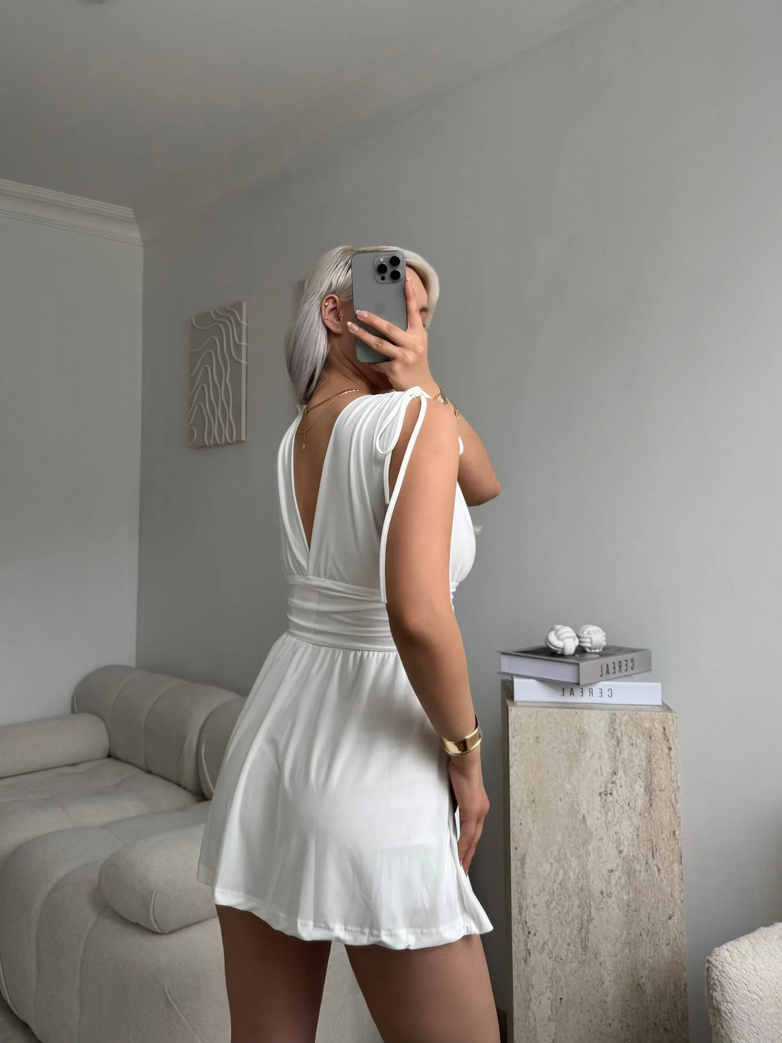 Şortlu Bağlamalı V Dekolte Elbise - BEYAZ